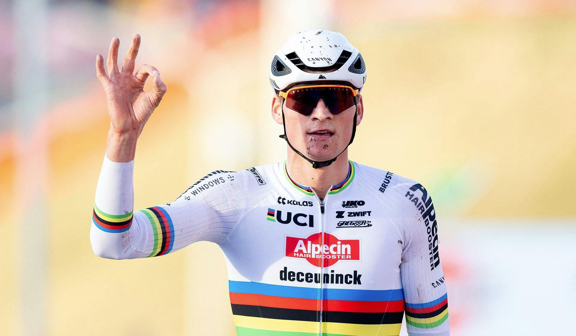 Netherland's Mathieu van der Poel gestures during the Men's Elite Cyclo-cross World Cup race in Hoogerheide, on January 28, 2024. (Photo by Iris van den Broek / ANP / AFP) / Netherlands OUT