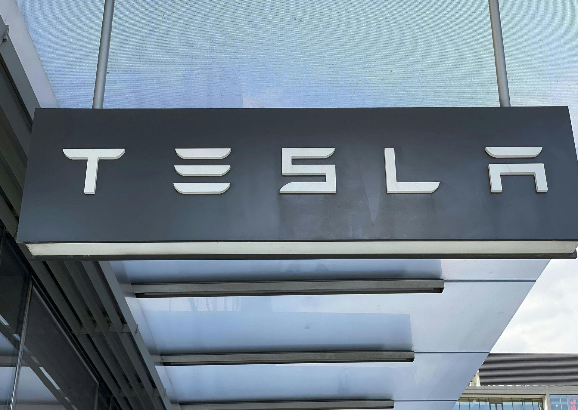 Tesla indstiller det meste af sin produktion på dets meget store bilfabrik uden for Berlin de næste to uger.