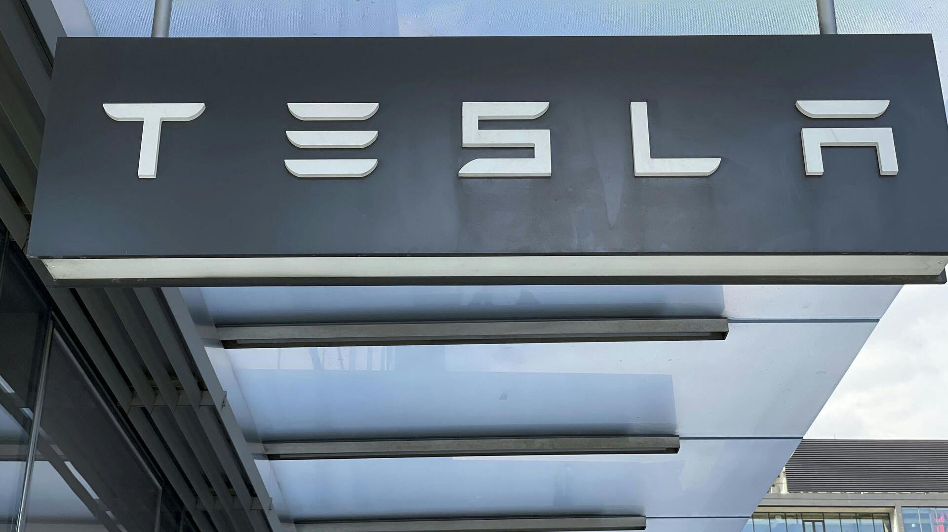 Tesla indstiller det meste af sin produktion på dets meget store bilfabrik uden for Berlin de næste to uger.