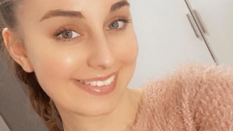 23-årige Celeste Manno havde lige annonceret sin nye kæreste på Instagram, da en forskruet mand – der havde stalket hende igennem længere tid – slog hende ihjel med 23 knivstik. 