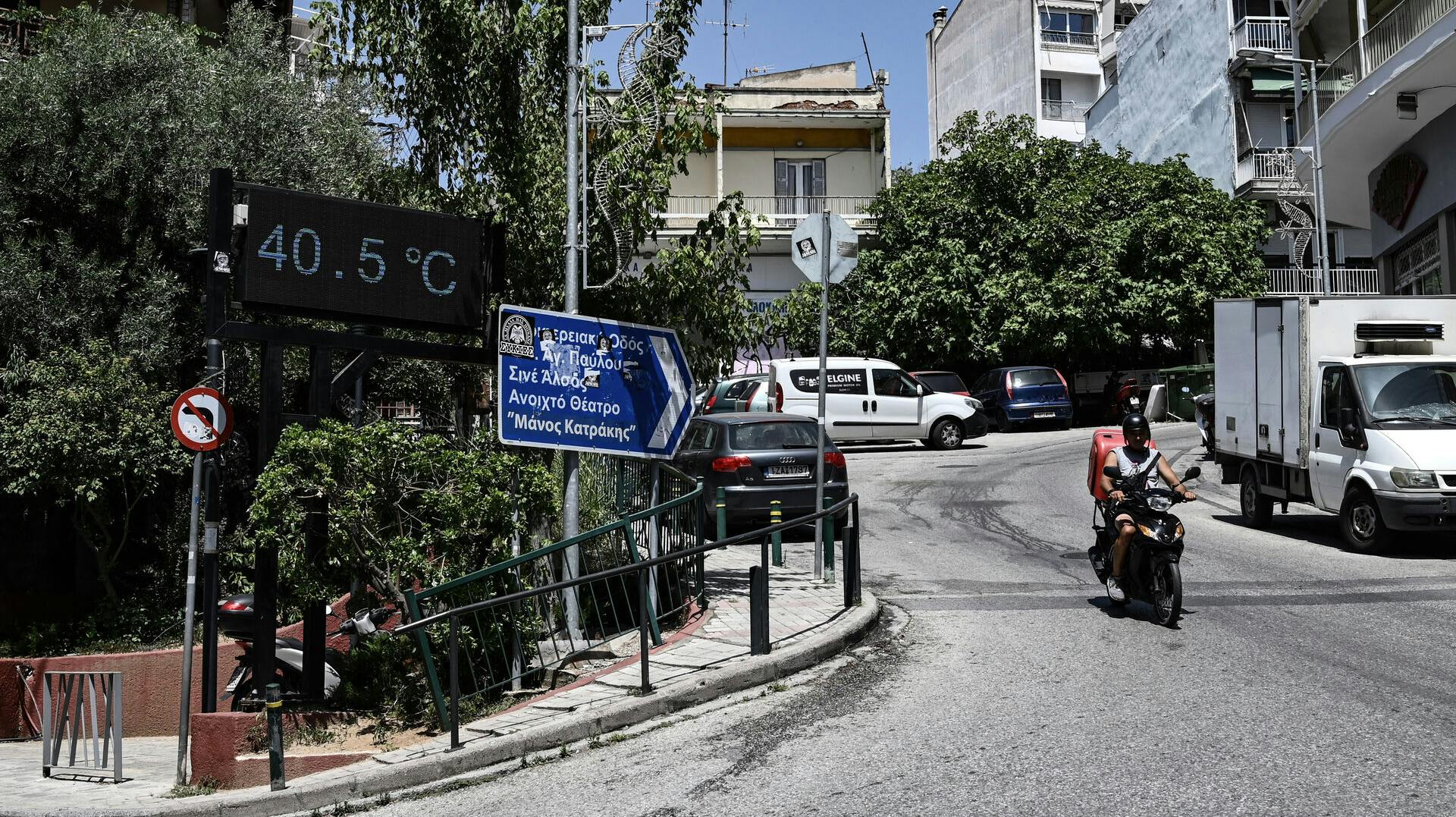 Athens nye borgmester vil plante 25.000 træer i løbet af de næste fem år i et forsøg på at afkøle den græske hovedstad i sommermånederne.