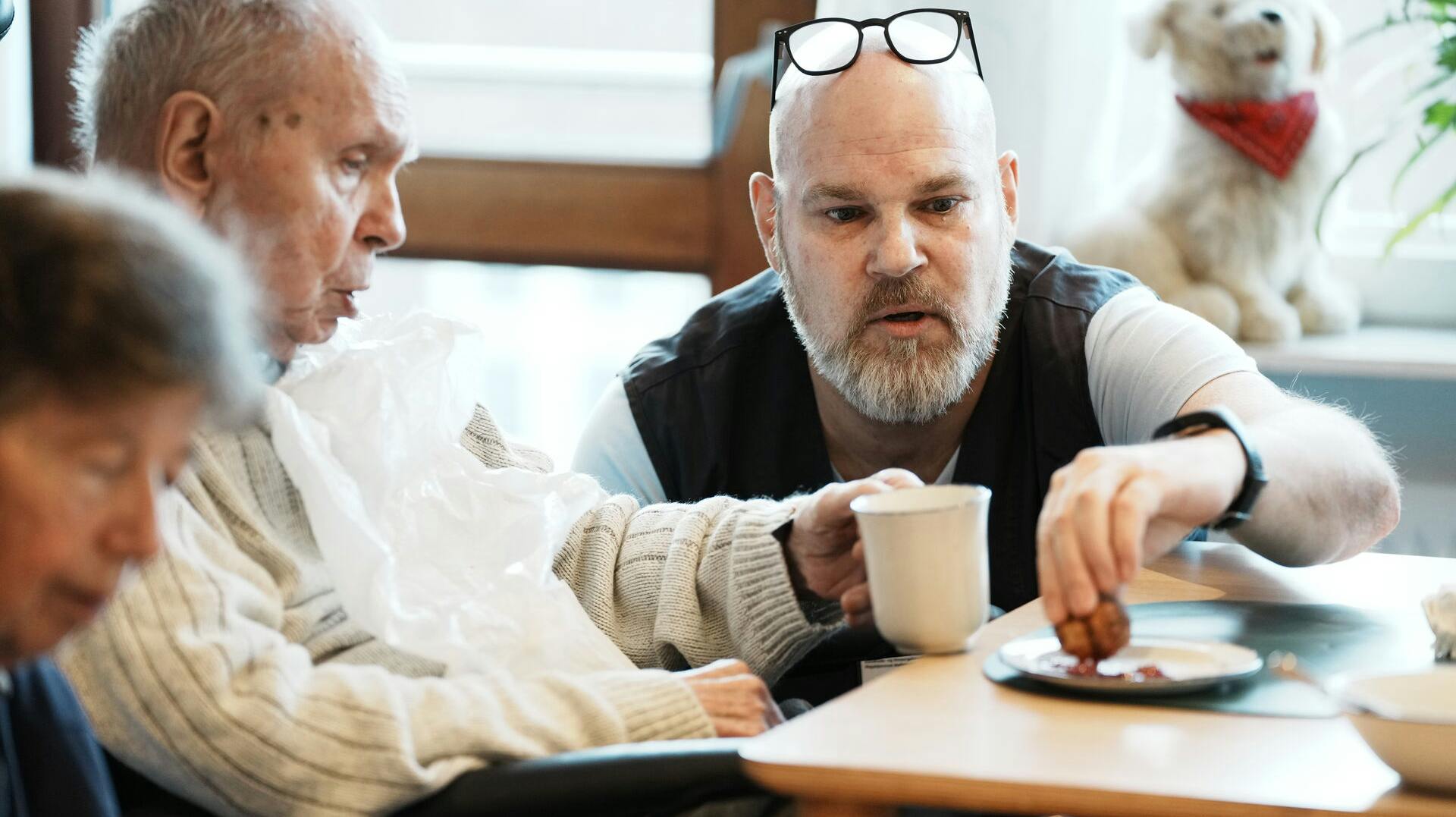 Kravene til dokumentation hos plejehjem i Danmark bør lettes. Det mener plejehjemsleder Anette Larsen.