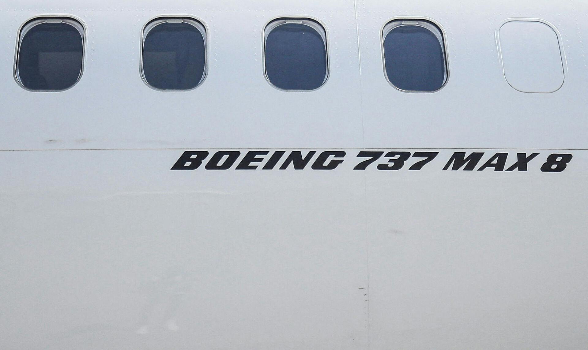 Boeing tilbagetrækker en anmodning til den amerikanske luftfartsmyndighed, FAA, om at undtage flyselskabets nye flymodel 737 Max 7 fra en række sikkerhedsstandarder.