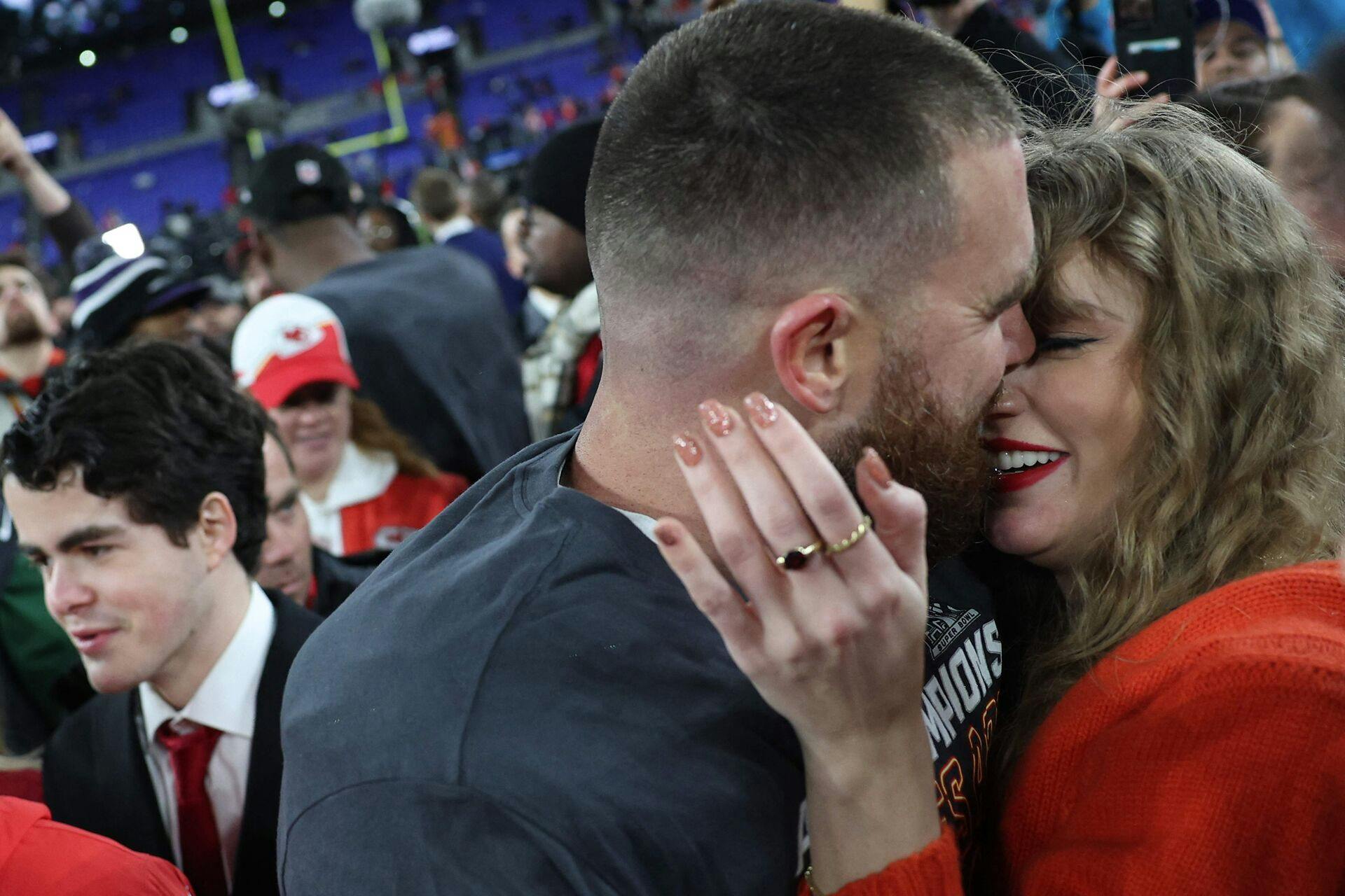 Travis Kelce og Taylor Swift er velsagtens klodens hotteste par lige nu.&nbsp;