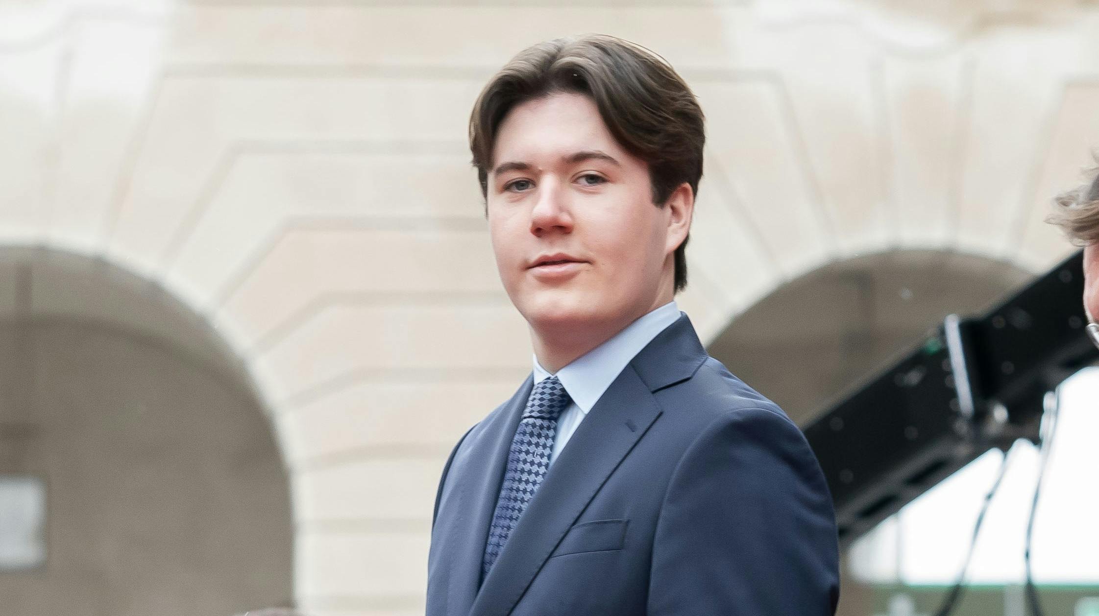 Kronprins Christian bliver regent for første gang. 