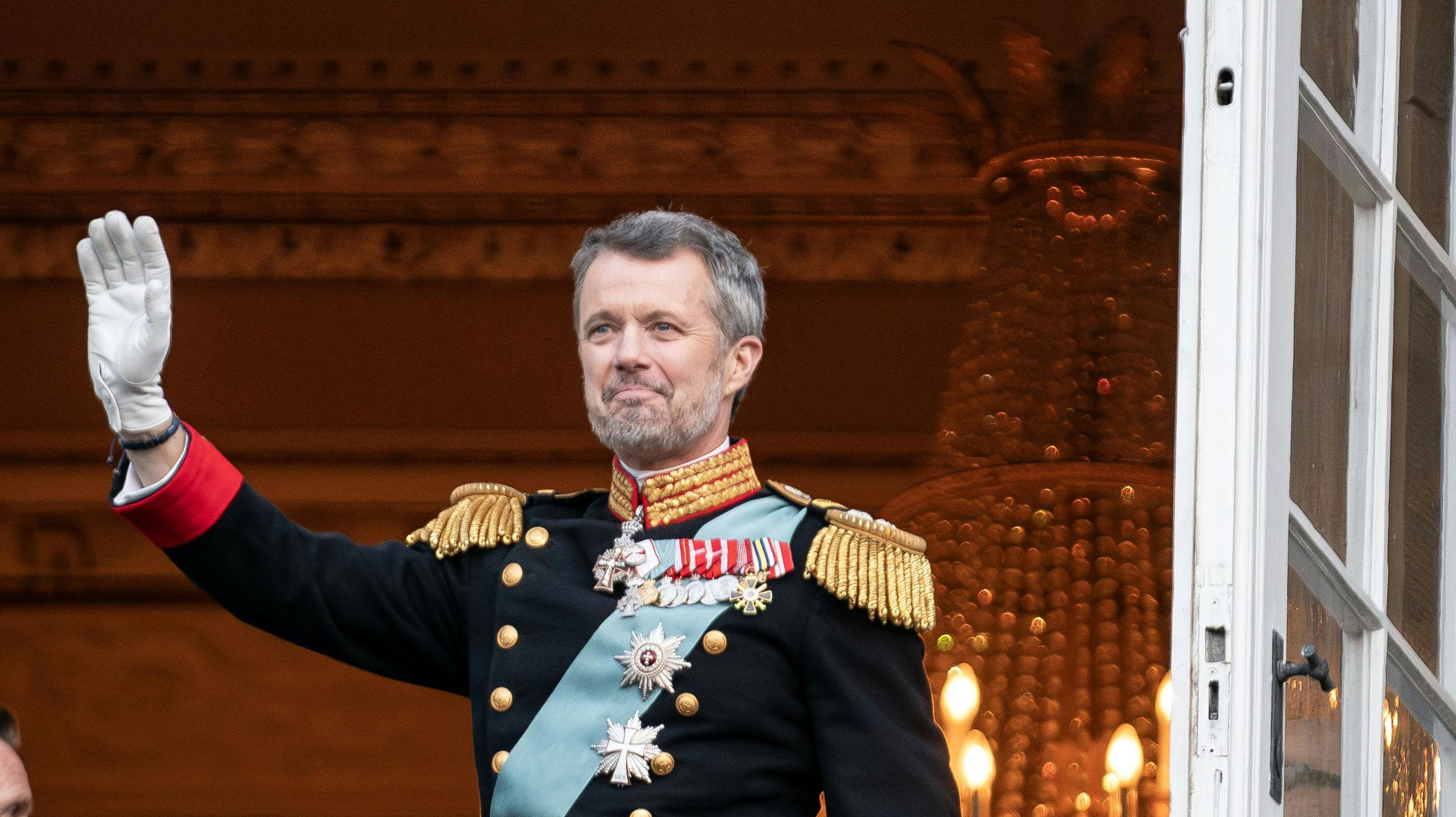 Nu er han kongen for det hele, og der er mange svære beslutninger, der skal træffes.