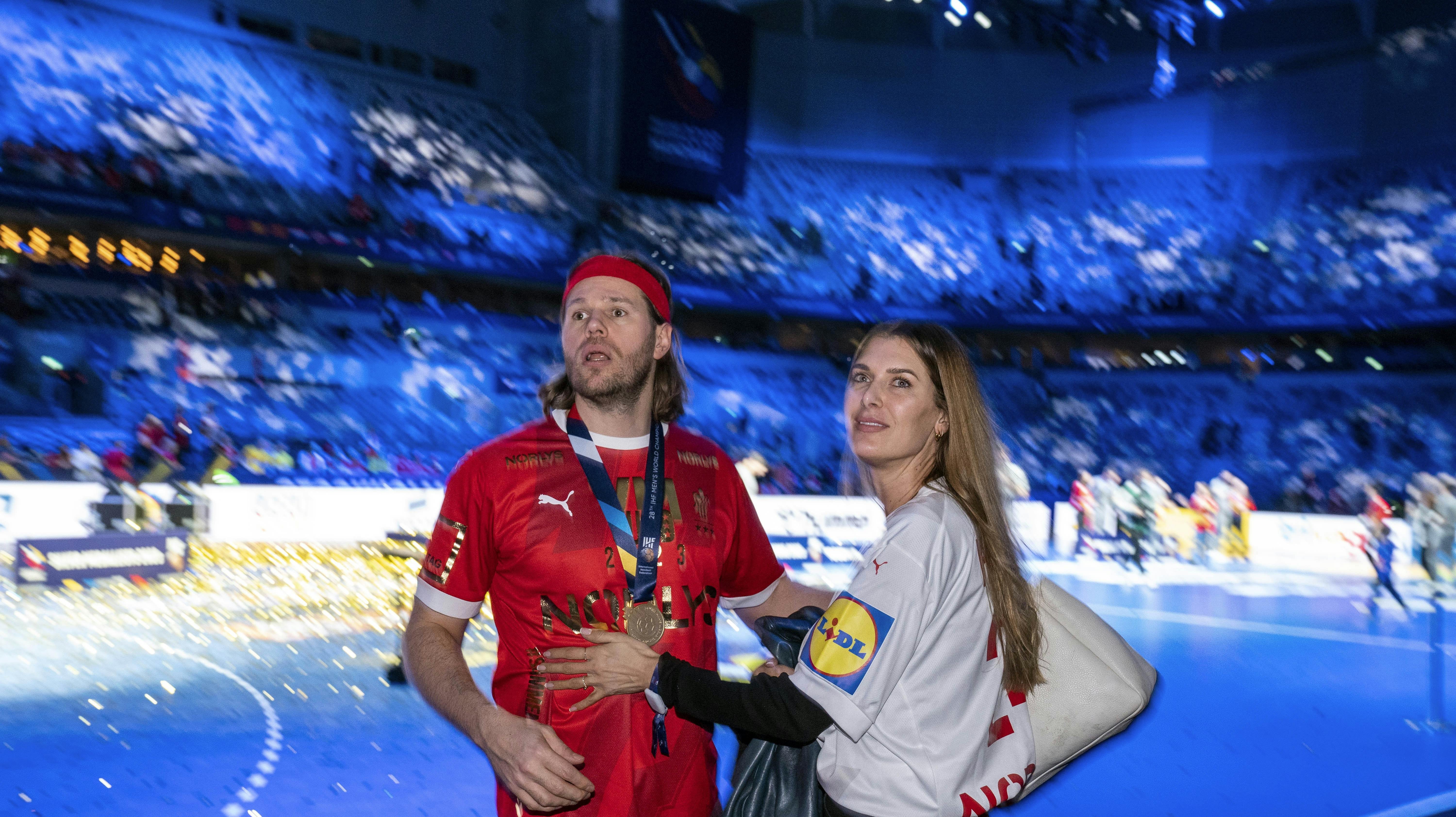 Mikkel Hansen og hustruen Stephanie Gundelach efter VM-guldet sidste år. 