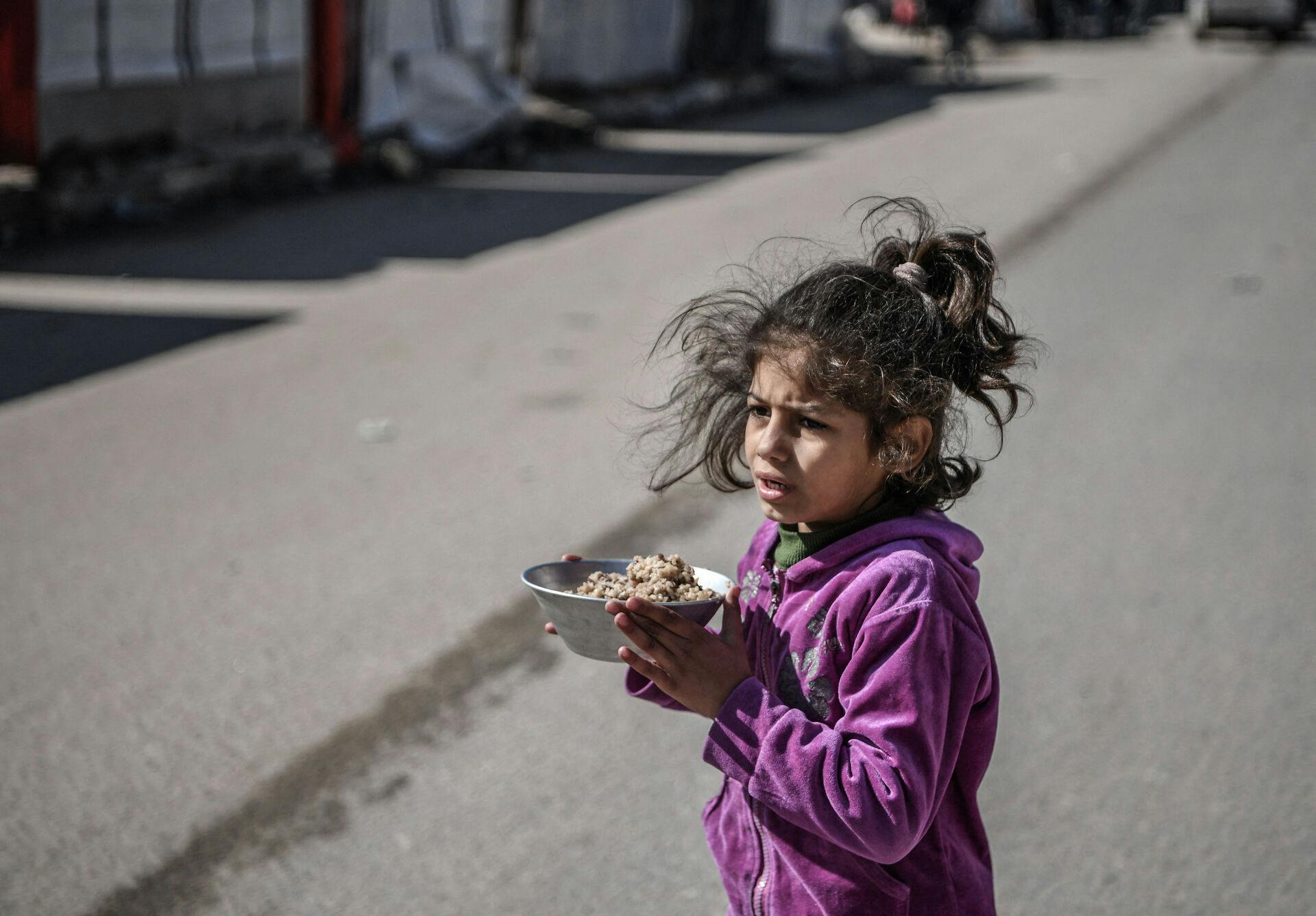 Befolkningen i Gazastriben er ved at sulte ihjel på grund af den manglende adgang til humanitær bistand.