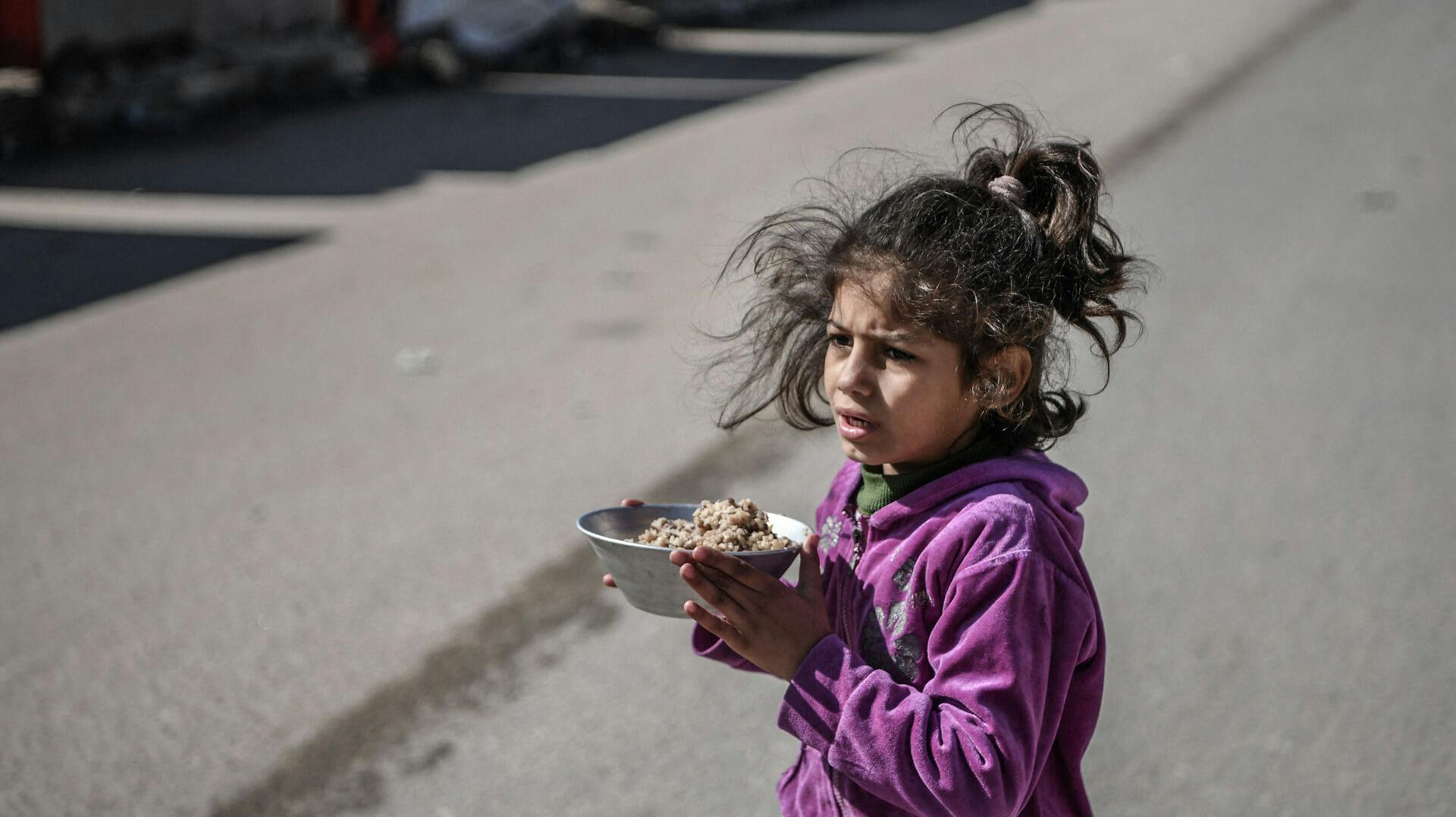 Befolkningen i Gazastriben er ved at sulte ihjel på grund af den manglende adgang til humanitær bistand.