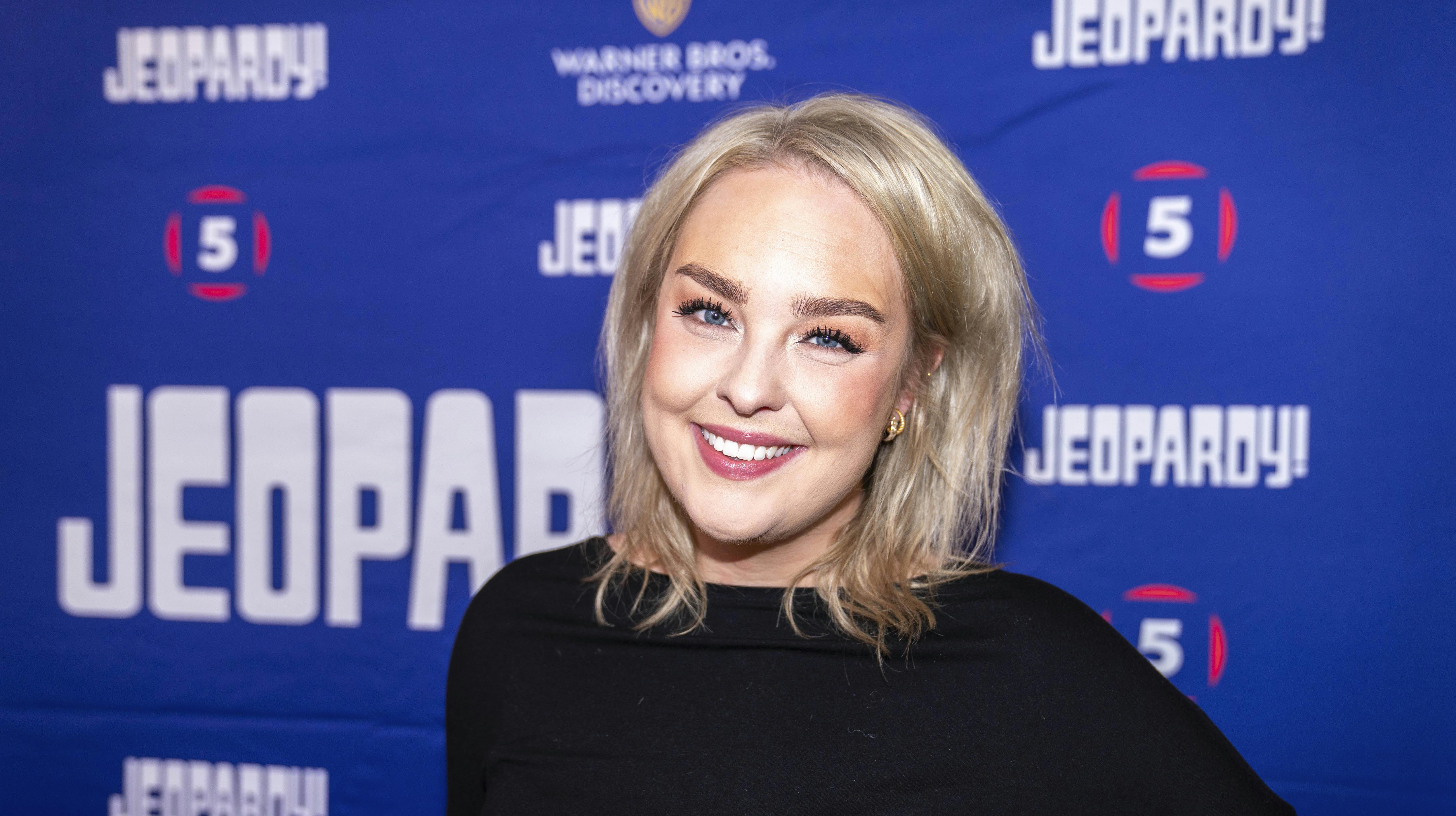 Pressedag på Jeopardy. Deltagere v. pressedagenMads SteffensenFelix SmithJulia Sofia AastrupSimi JanKatrine AbrahamsenAnn Lind AndersenRasmus HeideJesper SkibbyNikolai TerteryanTarek Zayat