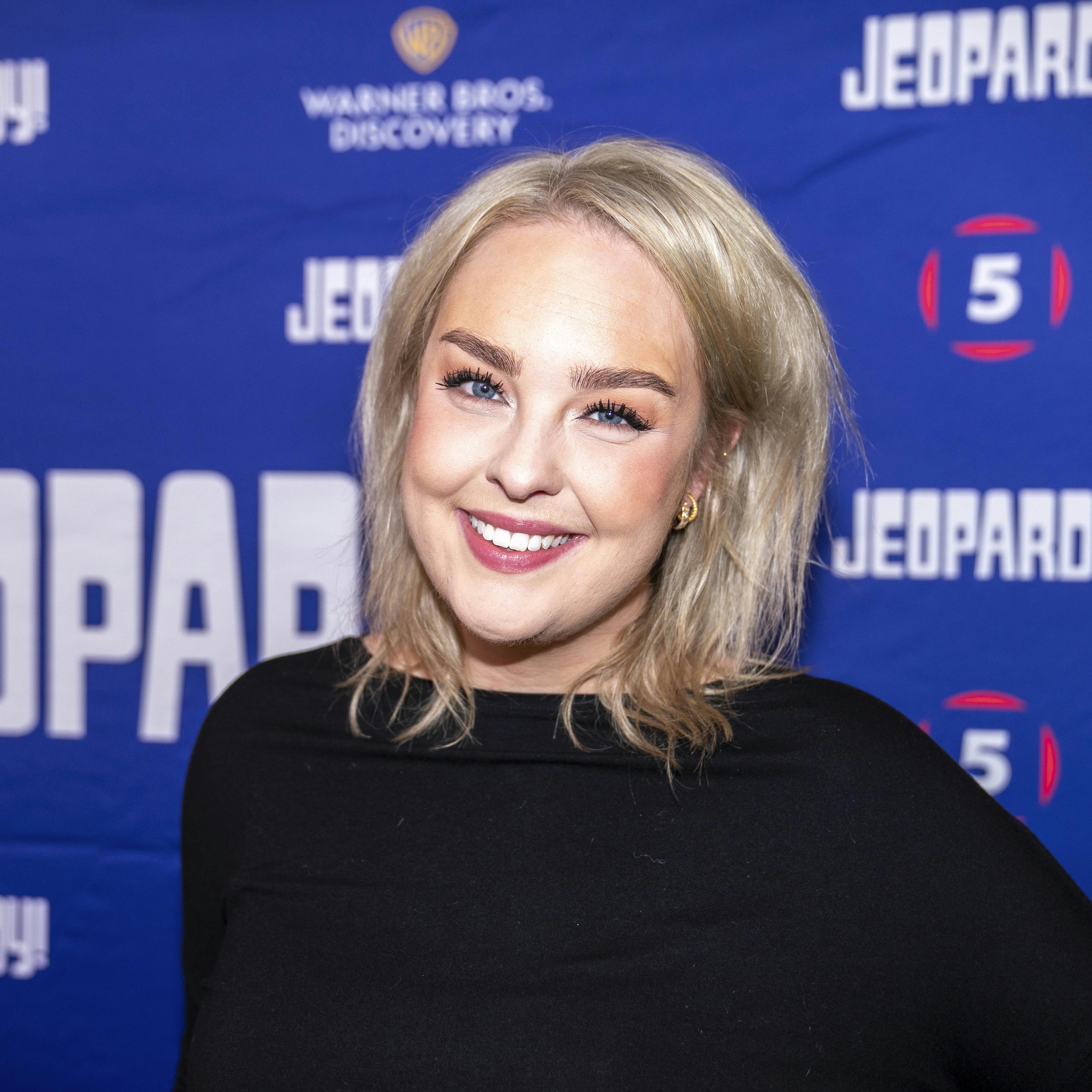 Pressedag på Jeopardy. Deltagere v. pressedagenMads SteffensenFelix SmithJulia Sofia AastrupSimi JanKatrine AbrahamsenAnn Lind AndersenRasmus HeideJesper SkibbyNikolai TerteryanTarek Zayat