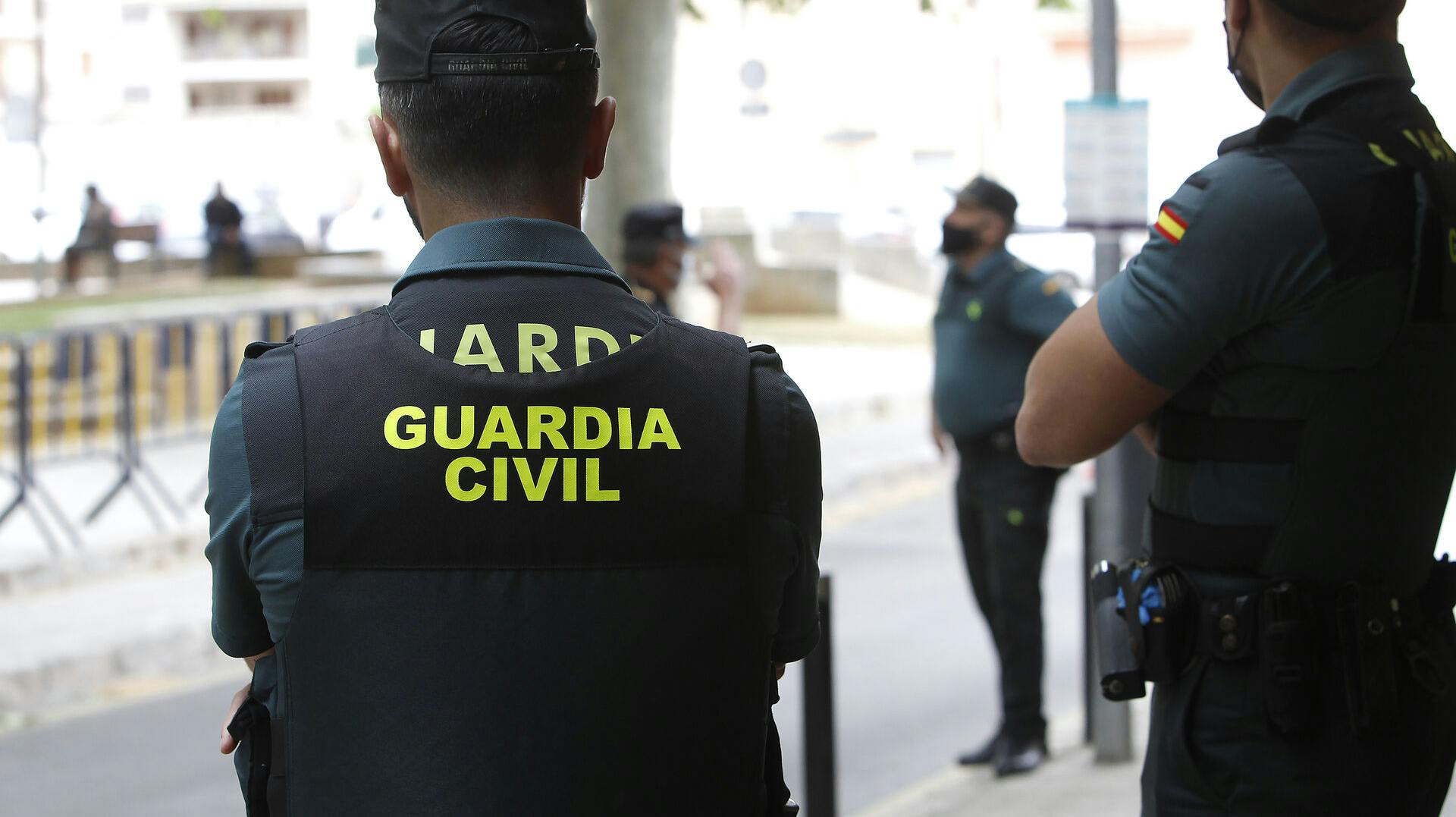 En 24-årig dansk mand blev søndag anholdt på en adresse i Spanien. Han har siden maj måned været efterlyst af Østjyllands Politi.