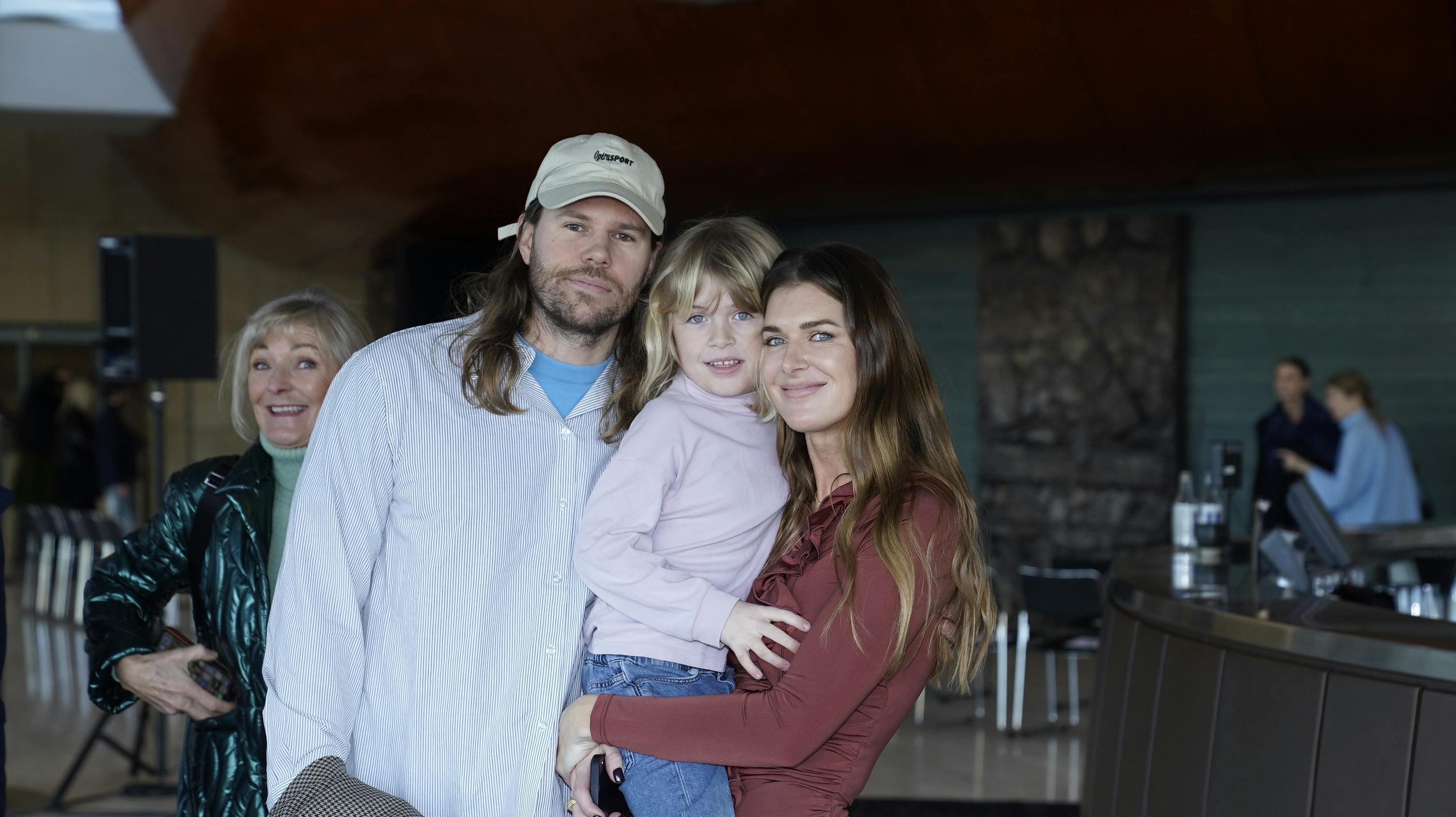 Mikkel Hansen, hustruen Stephanie Gundelach og deres søn Eddie Max. 