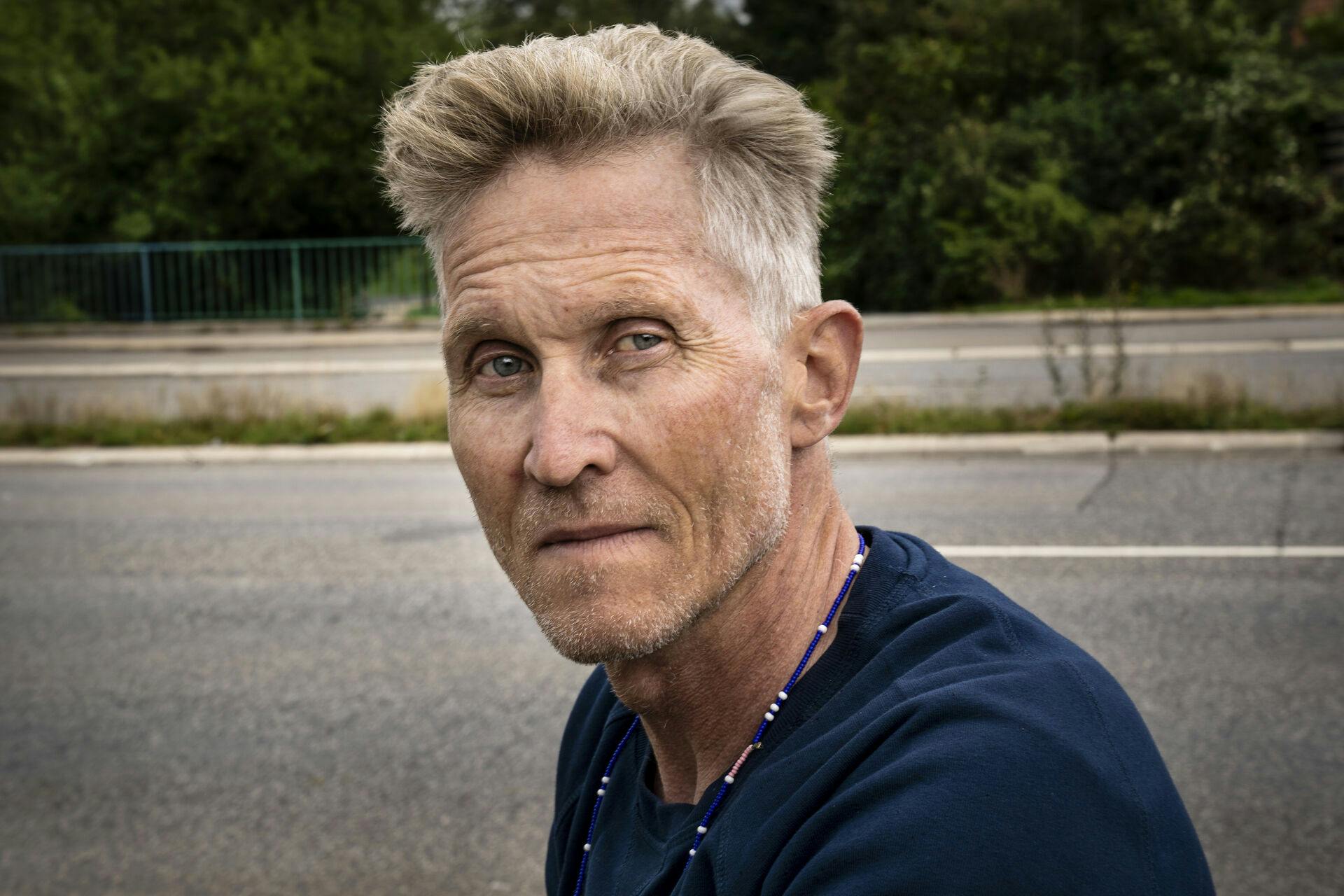 Brian Holm opdrager sine børn med samme kontante tilgang, som han selv er blevet gennem en lang karriere i cykelsporten. 