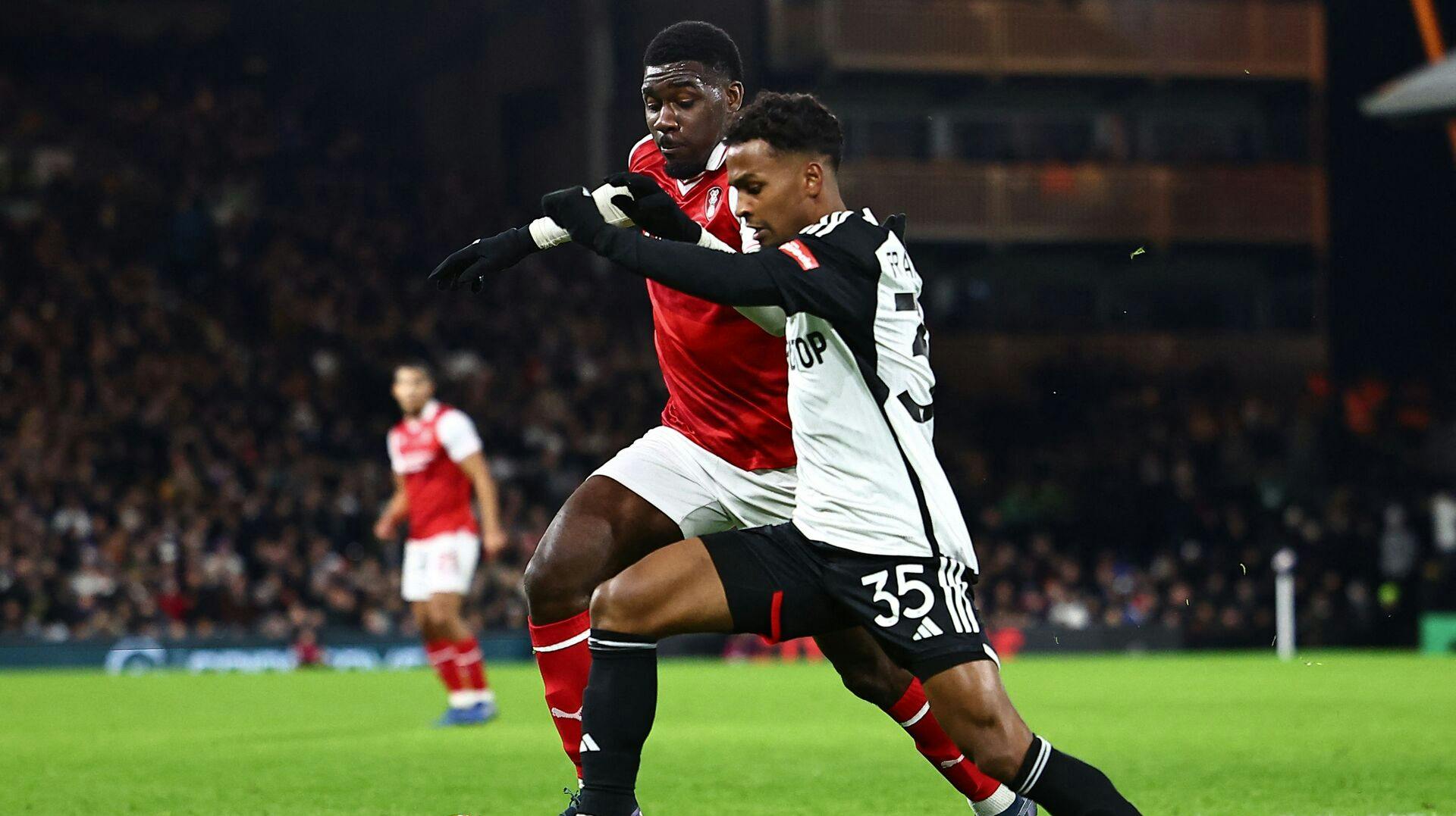 Australieren (35) har spillet 11 førsteholdskampe for Fulham.