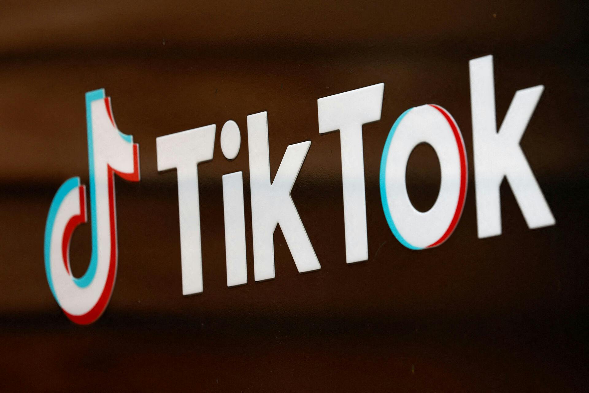 FILE PHOTO: FILE PHOTO: The TikTok logo is pictured outside the company's U.S. head office in Culver City, California, U.S., September 15, 2020. REUTERS/Mike Blake/File Photo/File Photo