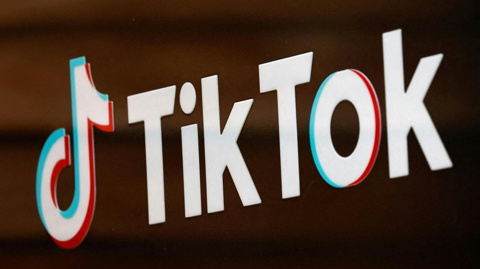 FILE PHOTO: FILE PHOTO: The TikTok logo is pictured outside the company's U.S. head office in Culver City, California, U.S., September 15, 2020. REUTERS/Mike Blake/File Photo/File Photo