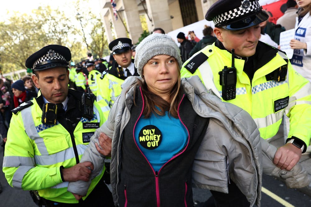 Den svenske klimaaktivist Greta Thunberg blev anholdt, da hun sammen med andre klimaaktivister blokerede indgangen til et hotel i Mayfair i London i oktober. (Arkivfoto)