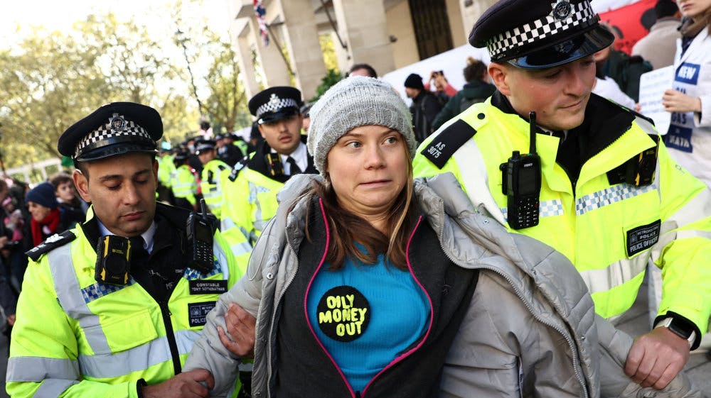 Den svenske klimaaktivist Greta Thunberg blev anholdt, da hun sammen med andre klimaaktivister blokerede indgangen til et hotel i Mayfair i London i oktober. (Arkivfoto)