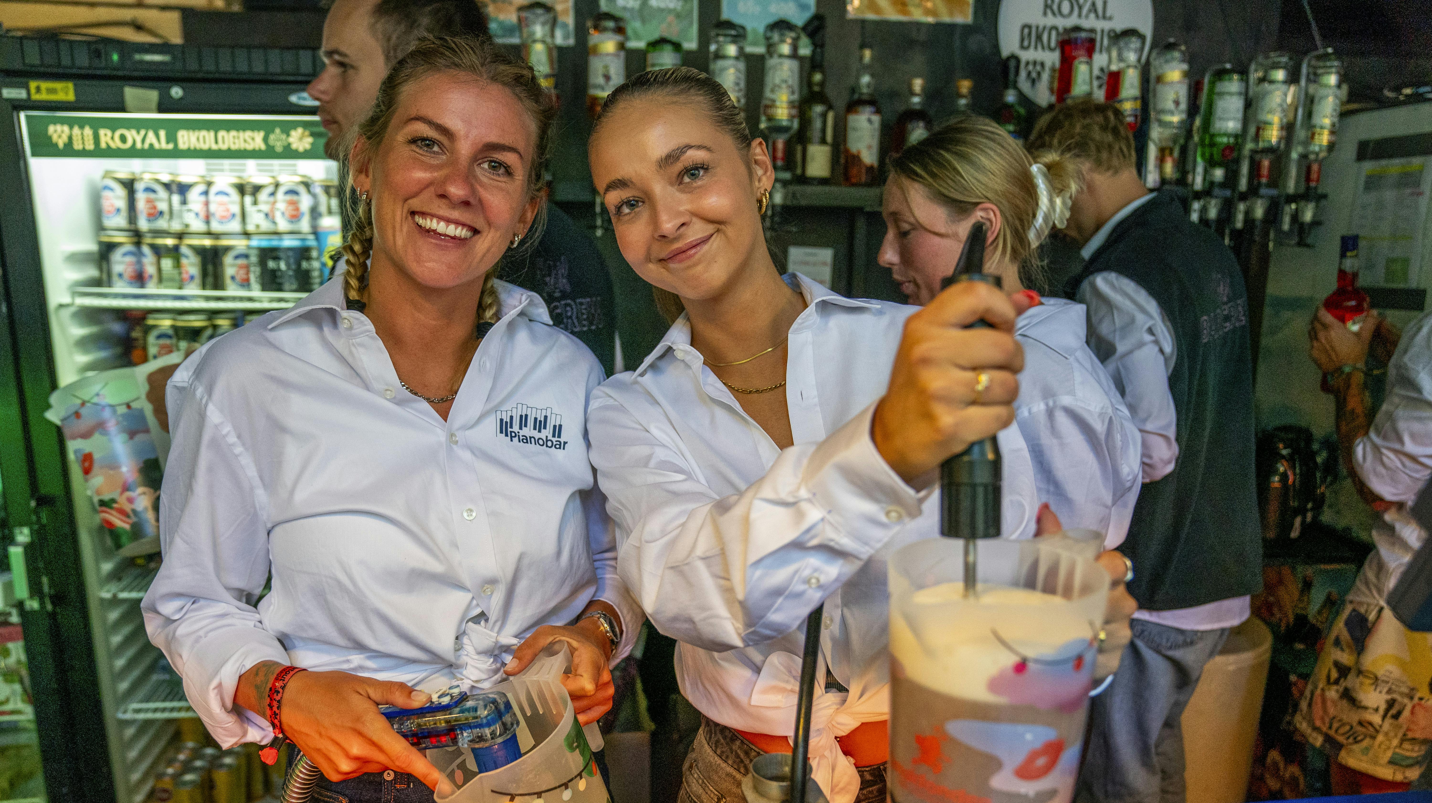 Julie Kriegler og kæresten er blevet godkendt til lån af banken, og derfor kigger parret nu intenst på at købe en lejlighed sammen.