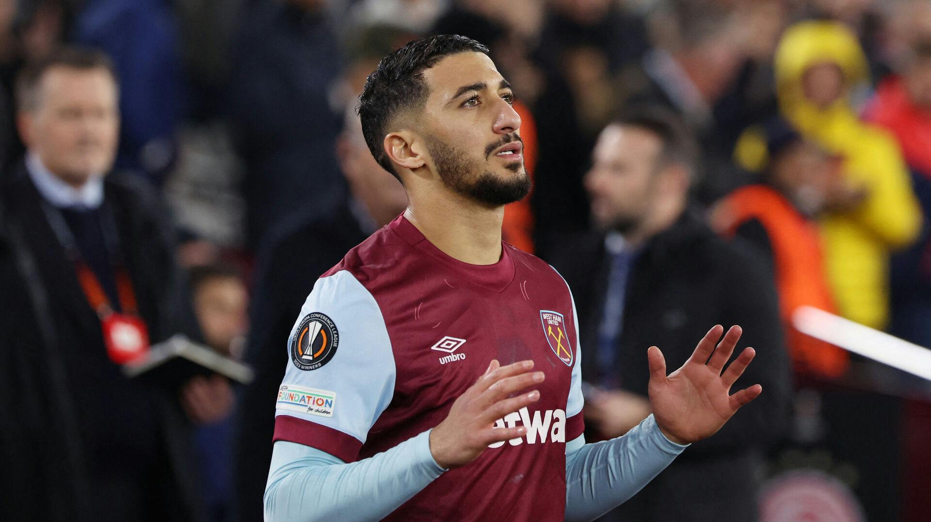 Benrahma har været i West Ham siden 2020. Det fortsætter han med at være for nu. 