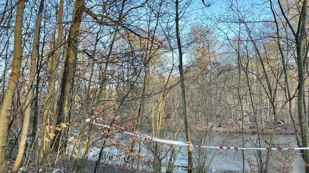 Det var her ved søen Sorte Dam i Hillerød, kvinden blev fundet 