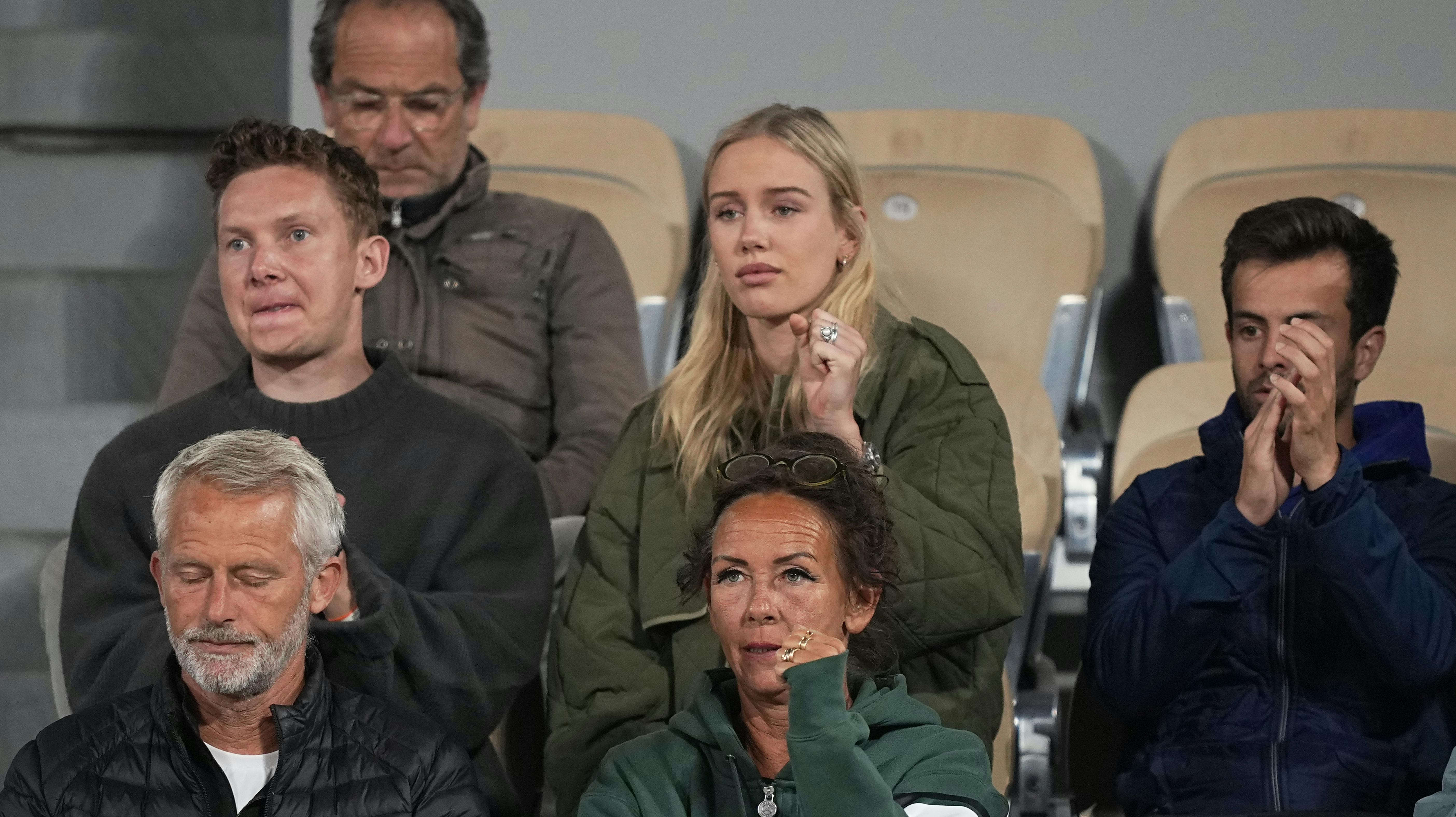 Alma Rune er ofte at finde på tilskuerpladserne, når Holger er i aktion. Ved French Open er hun dog ikke at finde i spillerboksen.