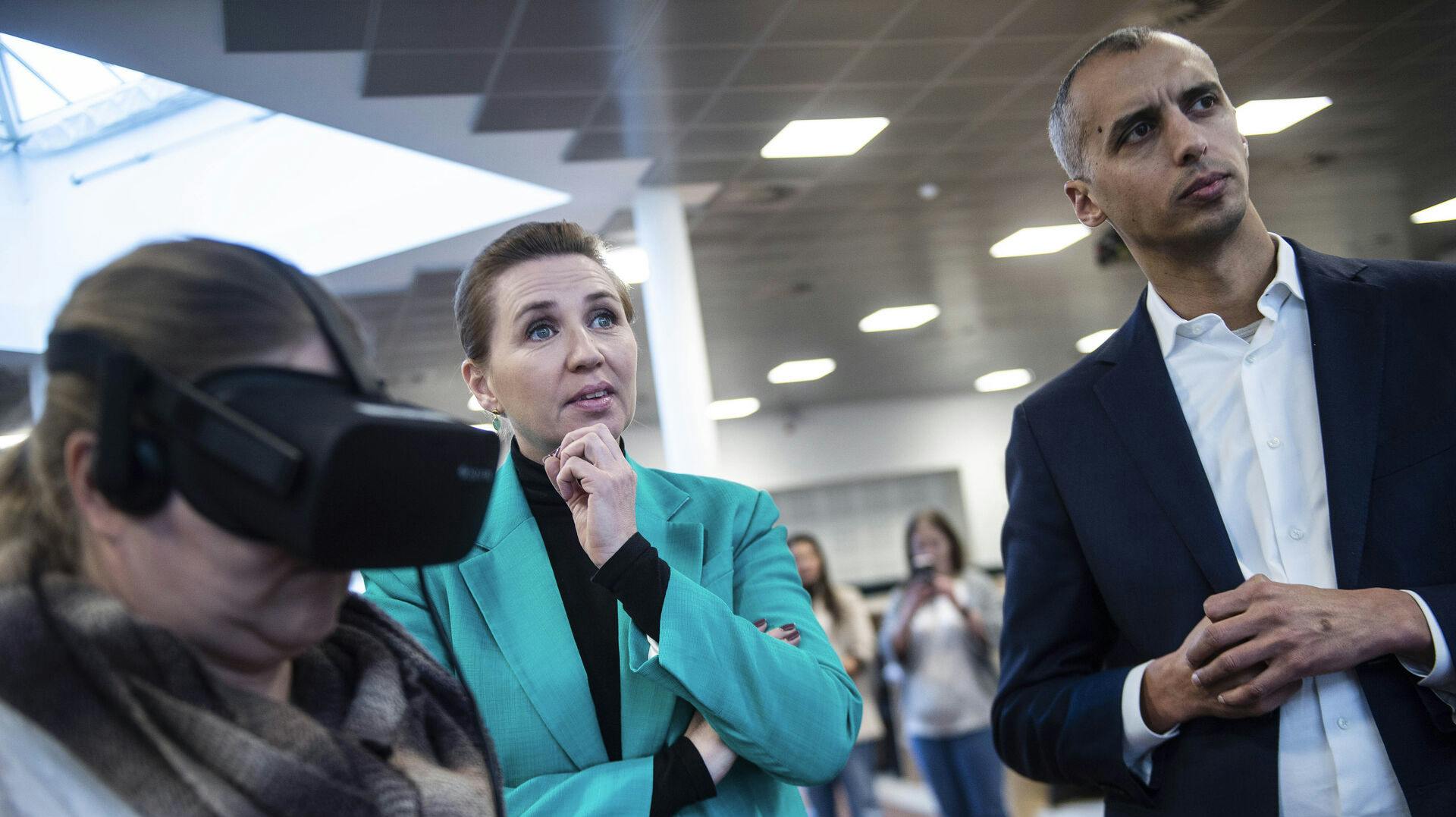 Børne- og undervisningsminister Mattias Tesfaye (S) håber på mindre skærmforbrug og mere bordtennis og kysseri i skolepauserne.