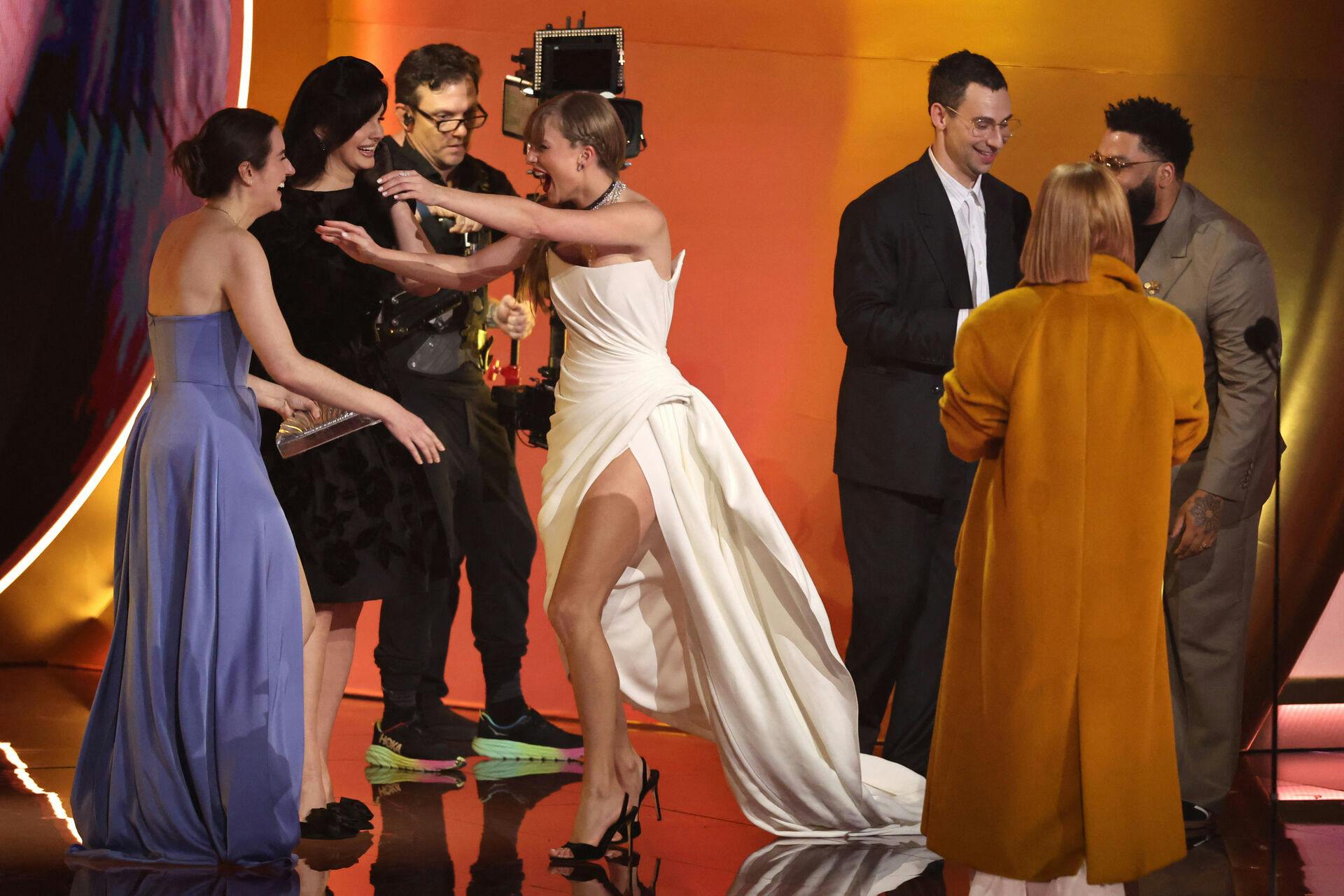 Taylor Swift havde travlt med at kramme alle sine venner, men ikke Celine Dion.