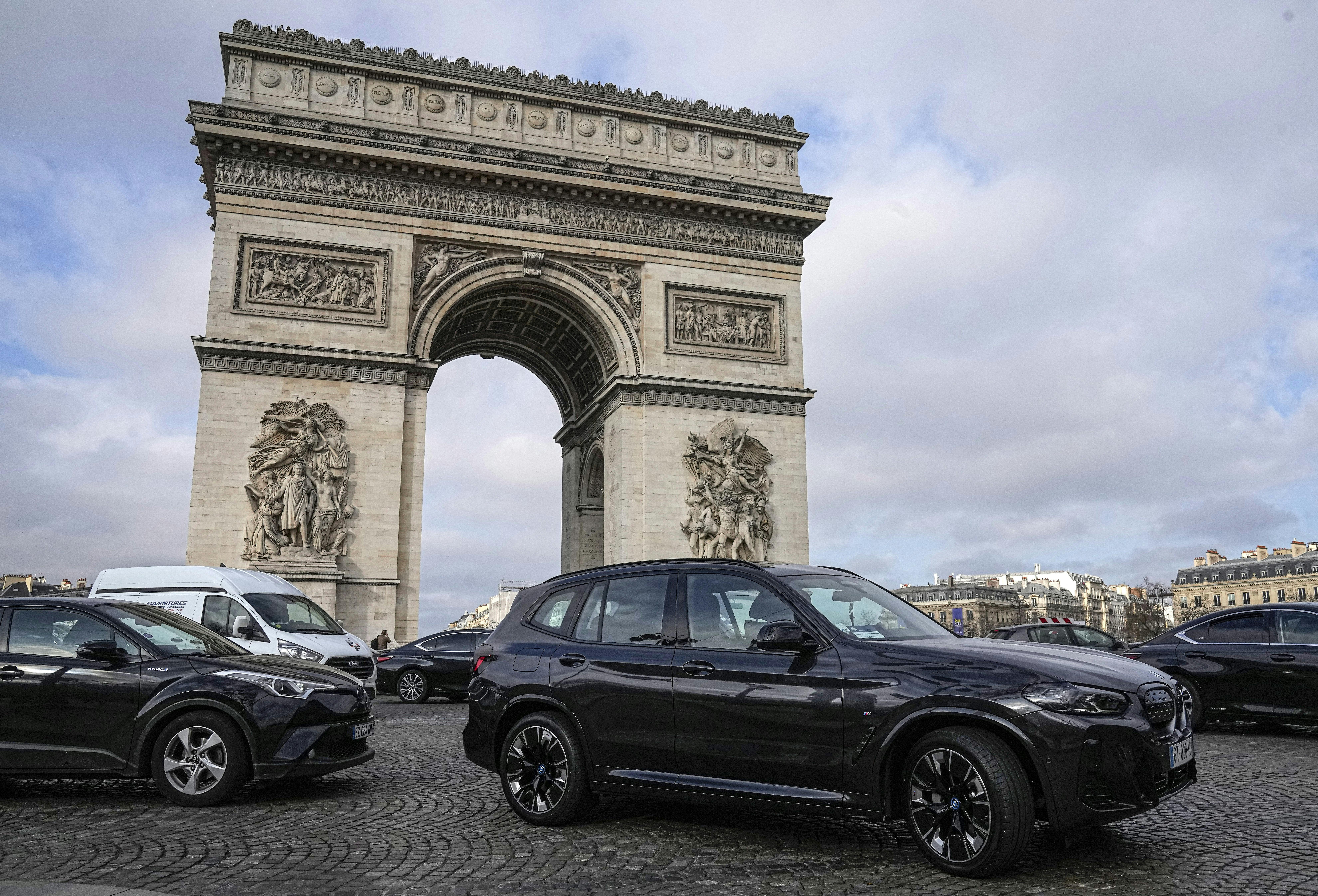 Det bliver sandsynligvis snart dyrere at parkere en SUV i Paris. (Arkivfoto)