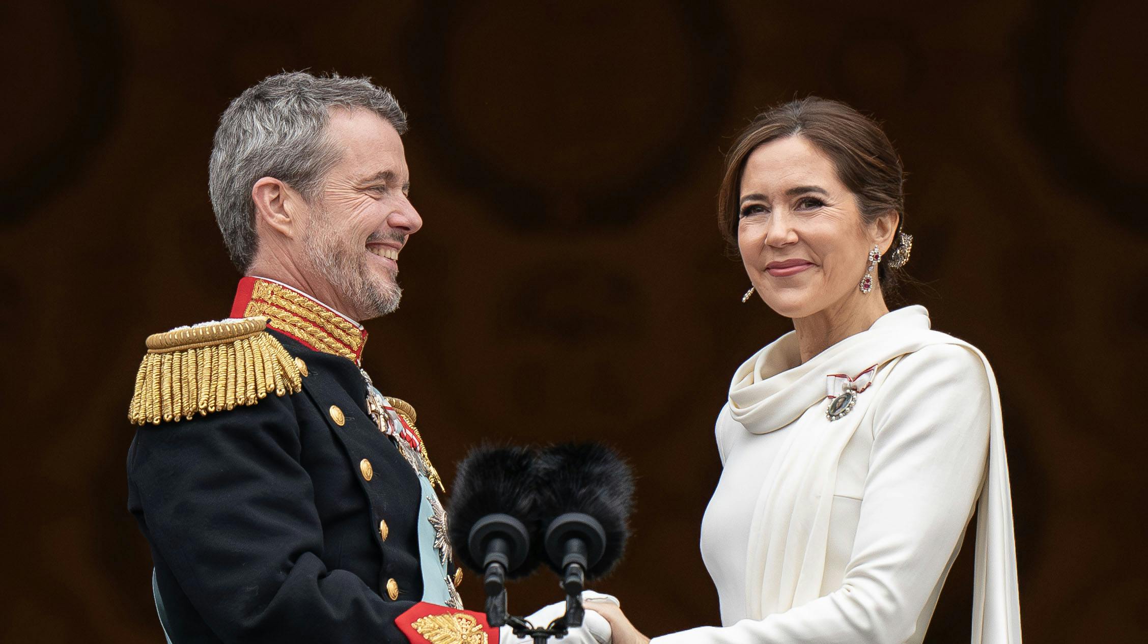 Dronning Mary fejrer sin første fødselsdag på tronen. 