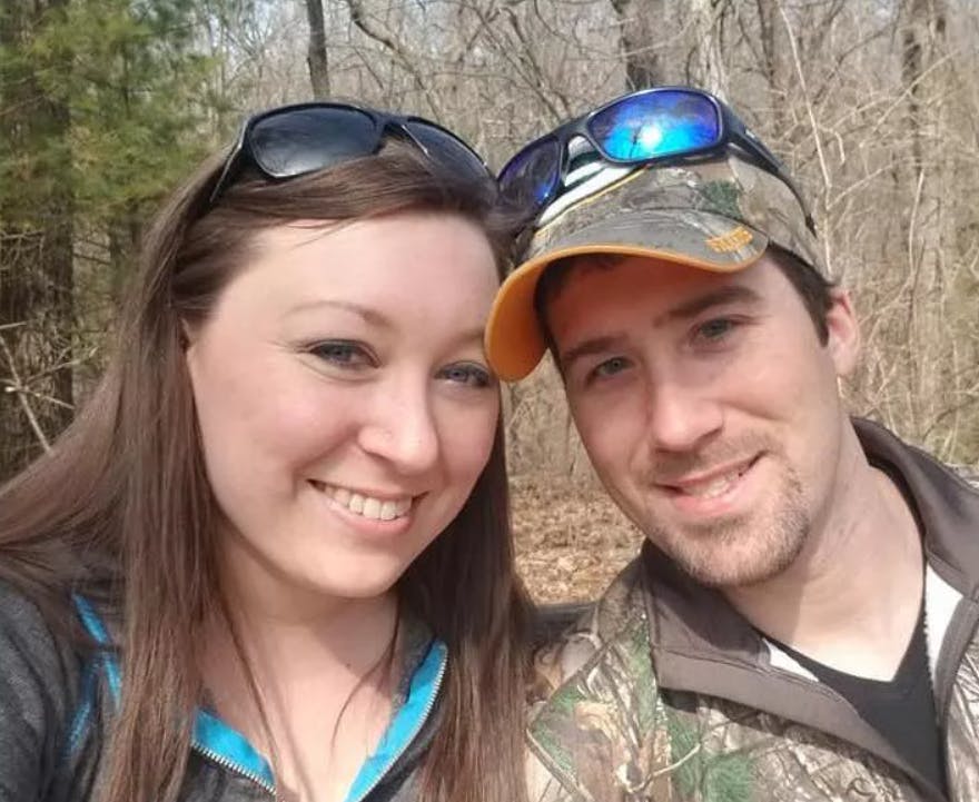 Et amerikansk par, der netop var blevet gift, er blevet skudt og dræbt på en bar i Wisconsin.