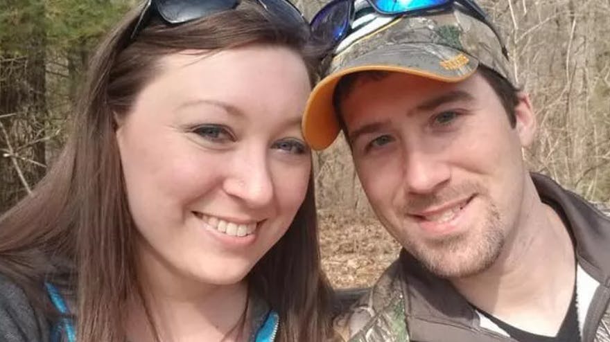 Et amerikansk par, der netop var blevet gift, er blevet skudt og dræbt på en bar i Wisconsin.