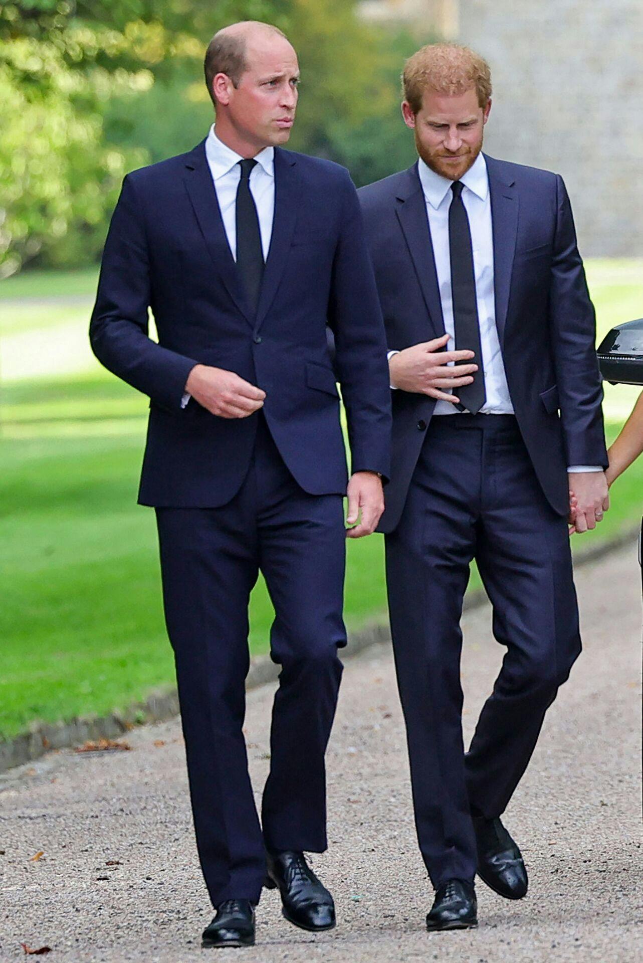 Prins William og prins Harry fotograferet sammen kort tid efter dronning Elizabeths død. 