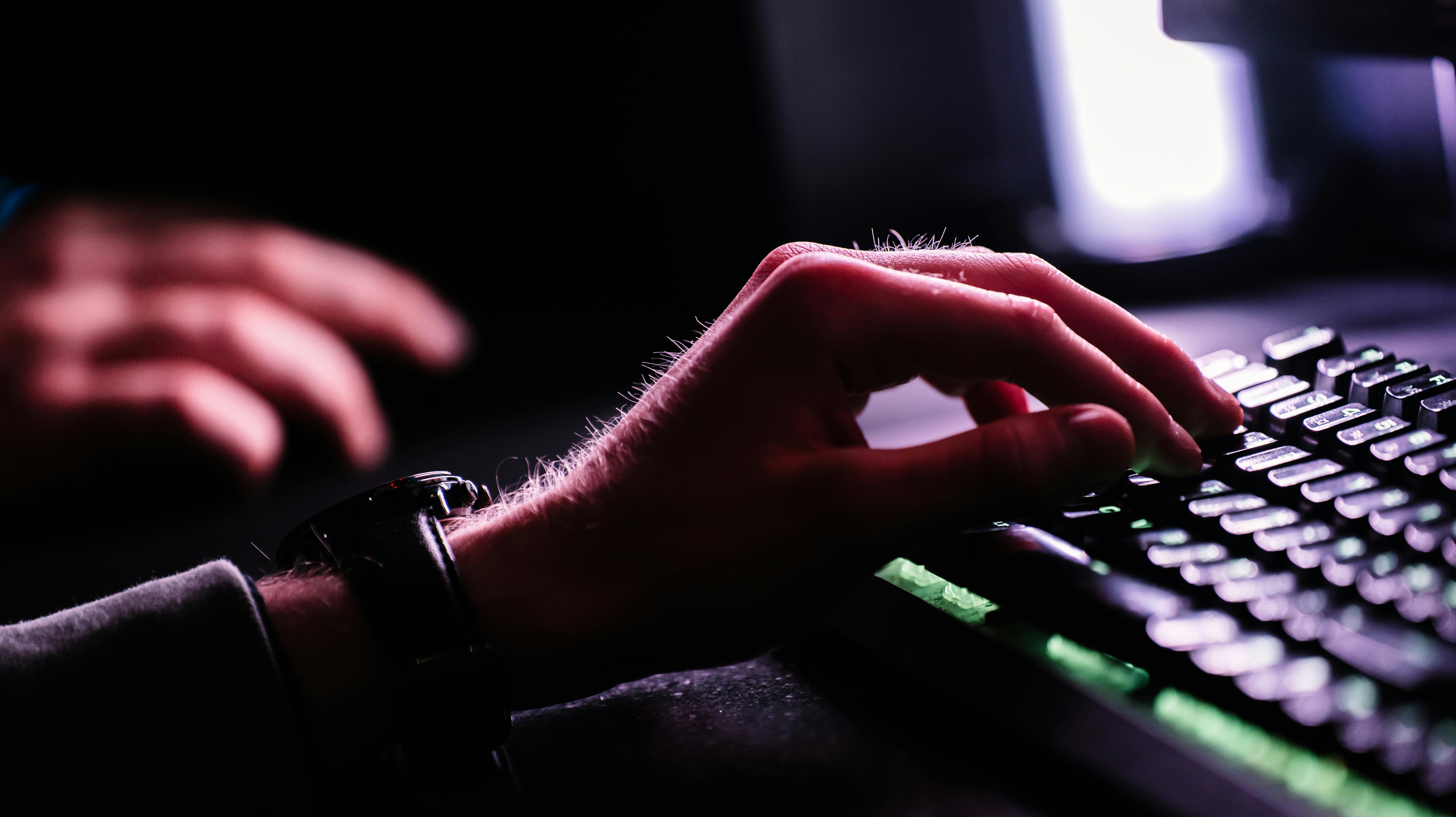 National enhed for Særlig Kriminalitet advarer drenge og unge mænd om at være opmærksomme på, hvem de deler intime billeder med. (Arkivfoto).