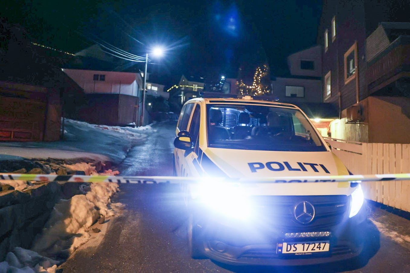 Bergen, Norge 20240110. Politiet jobber på stedet etter at det ble funnet en blodig og livløs mann. Mannen hadde stikkskader. Den skadde ble fraktet umiddelbart til sykehus, men ble erklært død. Foto: Silje Katrine Robinson / NTB