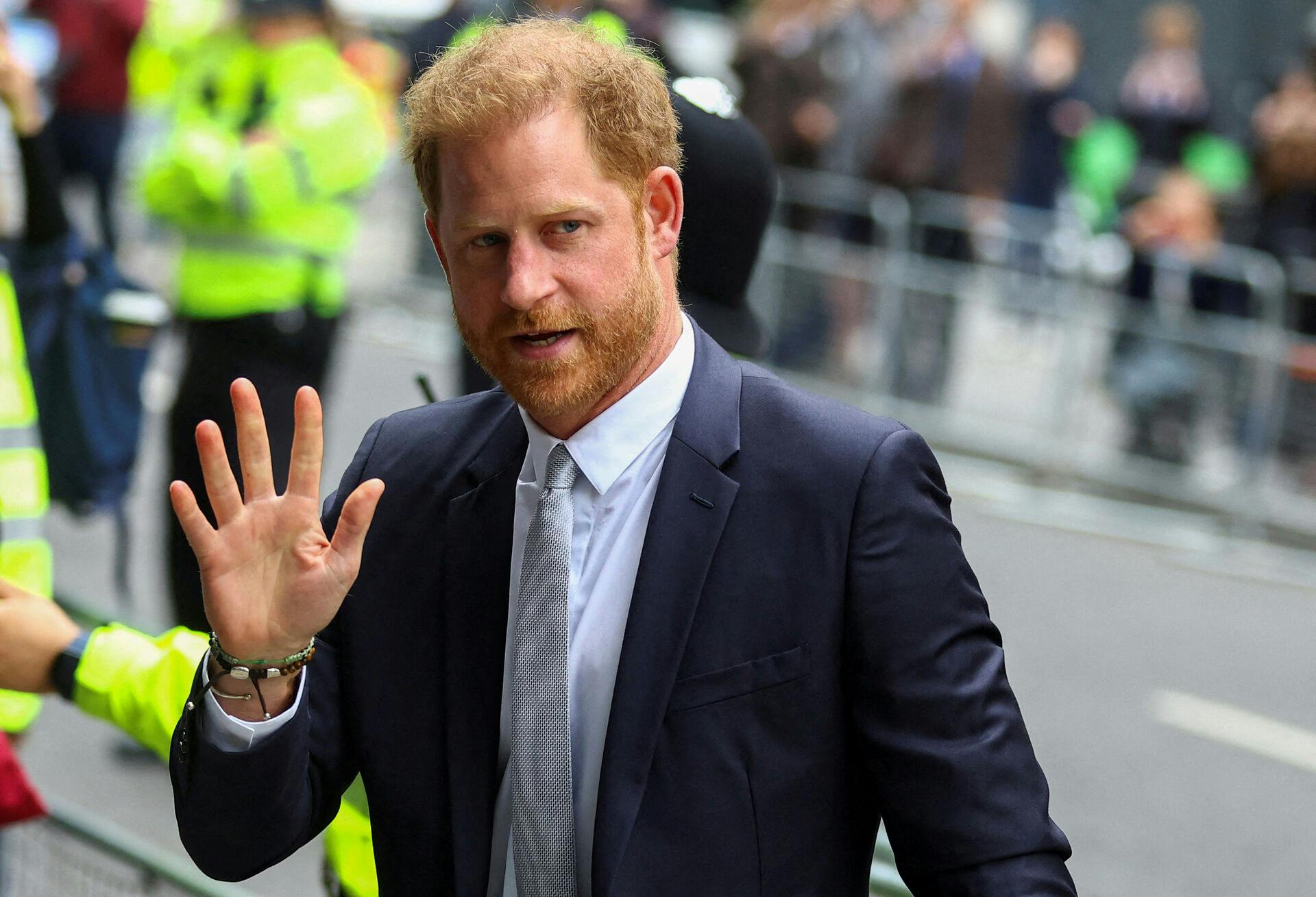 Prins Harry landede tirsdag i London for at mødes med sin far. Men mødet mellem kræftramte kong Charles og prins Harry skulle ikke en gang have varet 45 minutter.