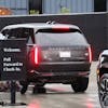 Her ses prins Harrys Range Rover ved den private lufthavnsterminal i Los Angeles. 