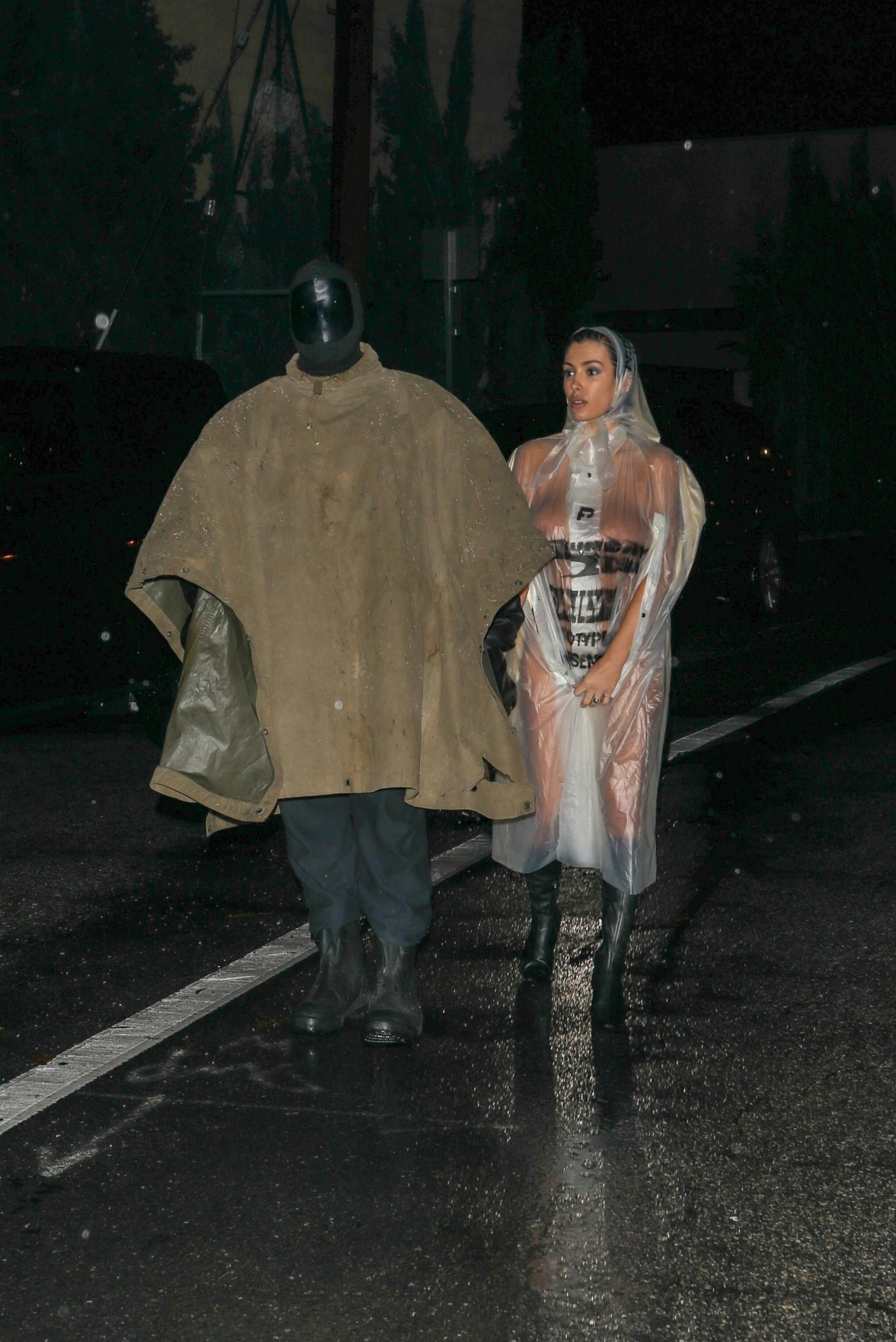 Kanye West var noget mere tildækket sammenlignet med hustruen Bianca Censori.