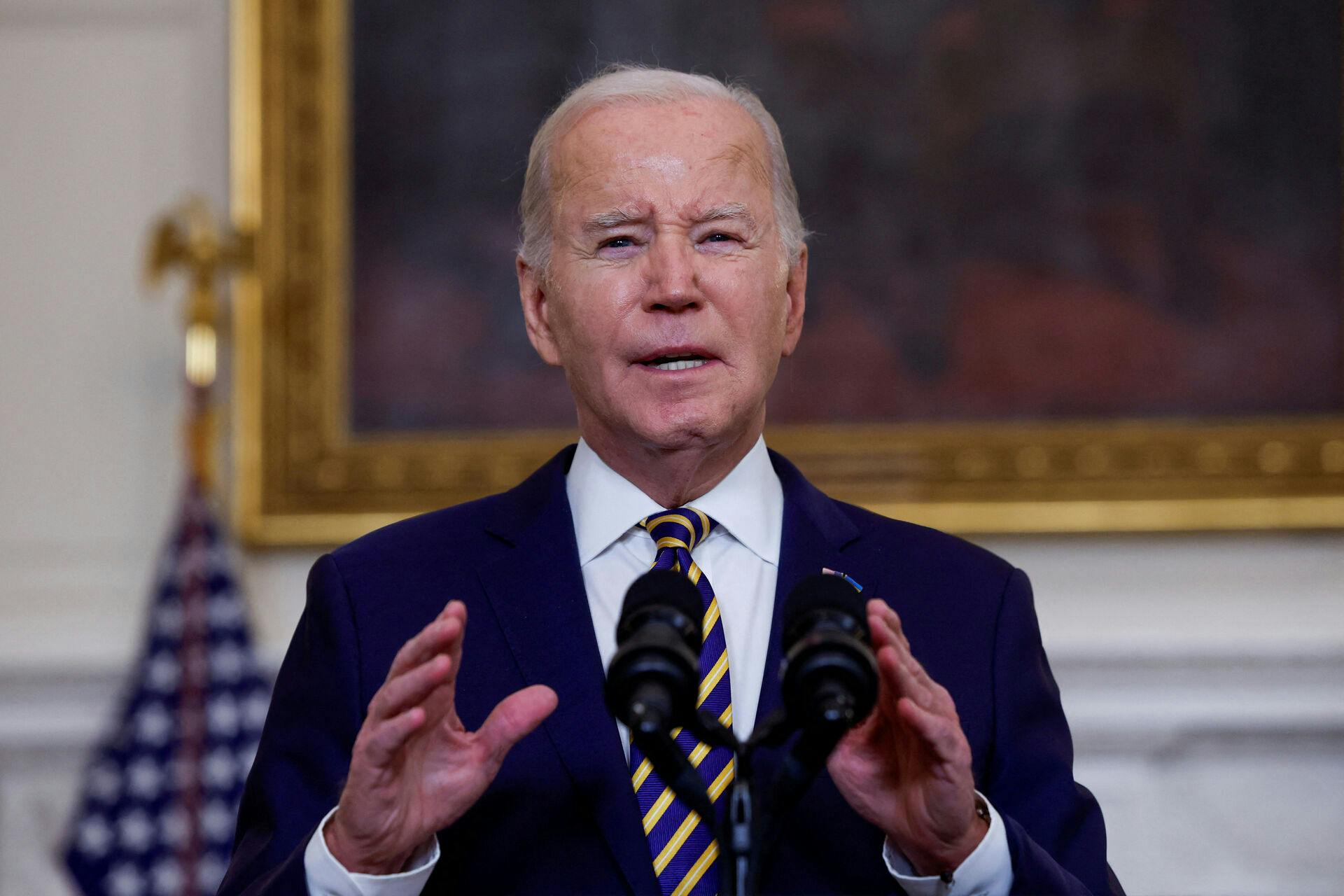 En tale fra Joe Biden går lige nu viralt på de sociale medier. Her kludrer den amerikanske præsident i det, da han forveksler Emmanuel Macron med Francois Mitterrand - problemet er bare, at Mitterrand døde i 1996.
