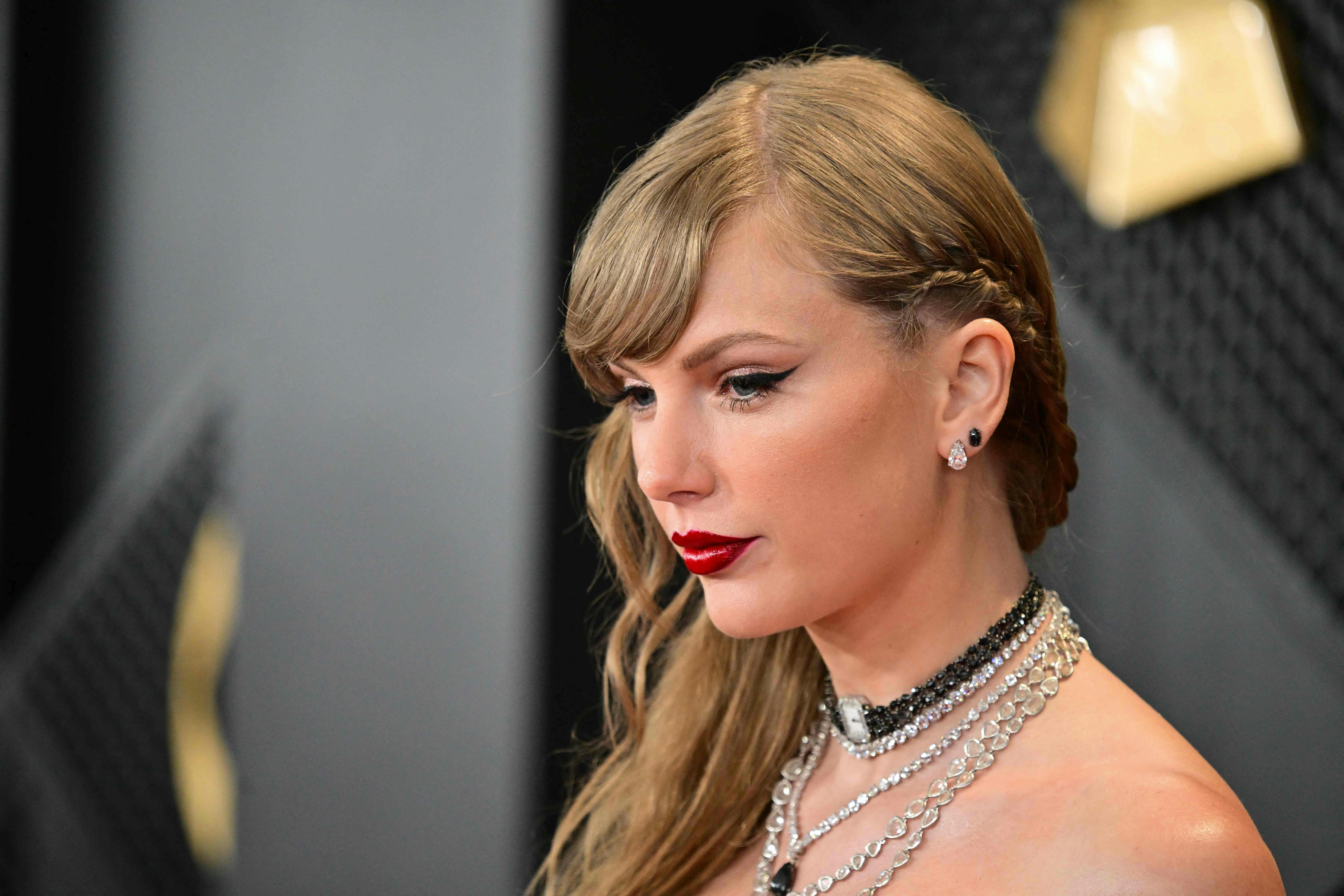 US singer-songwriter Taylor Swift arrives for the 66th Annual Grammy Awards at the Crypto.com Arena in Los Angeles on February 4, 2024. (Photo by Robyn BECK / AFP)