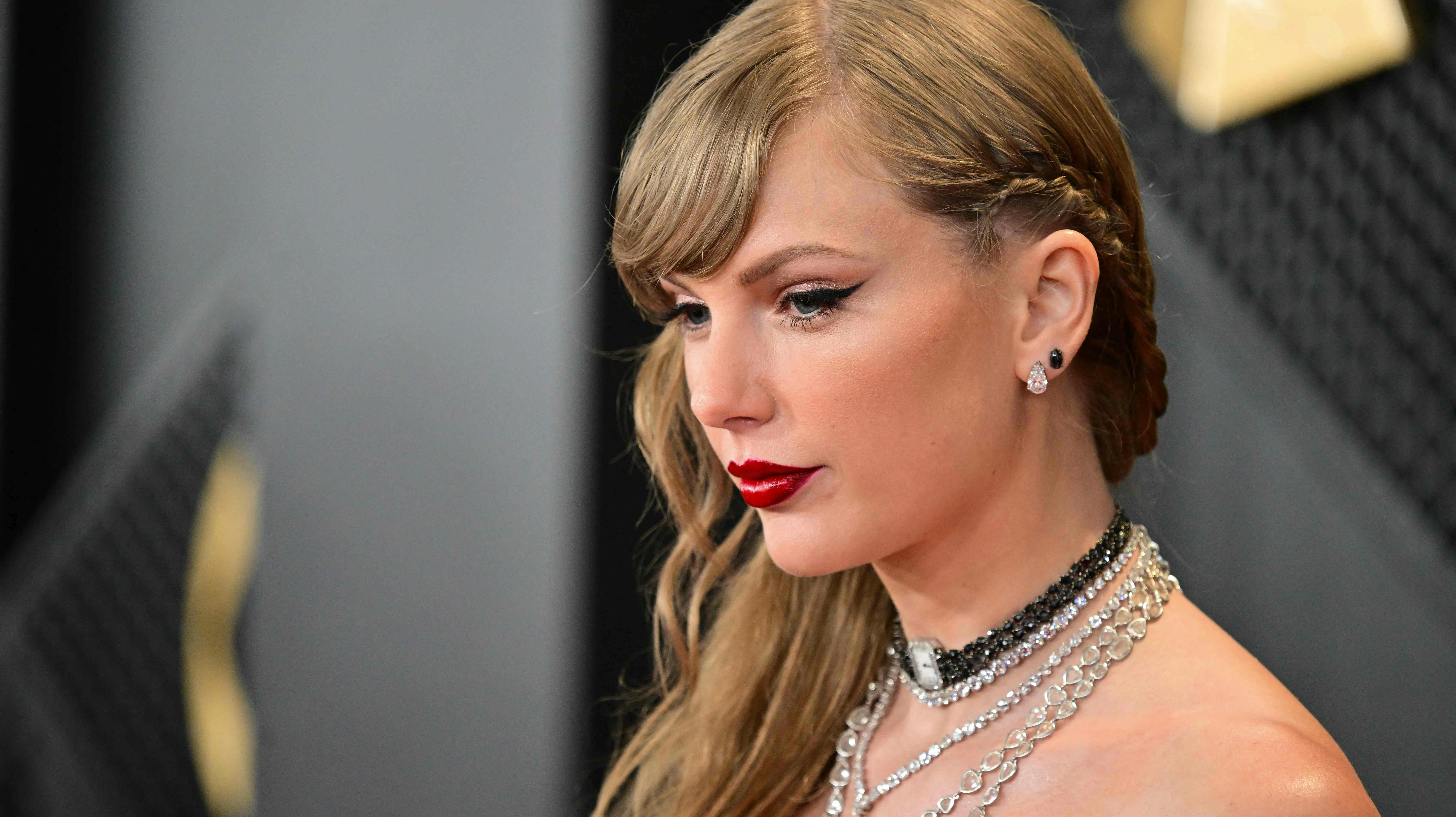 US singer-songwriter Taylor Swift arrives for the 66th Annual Grammy Awards at the Crypto.com Arena in Los Angeles on February 4, 2024. (Photo by Robyn BECK / AFP)