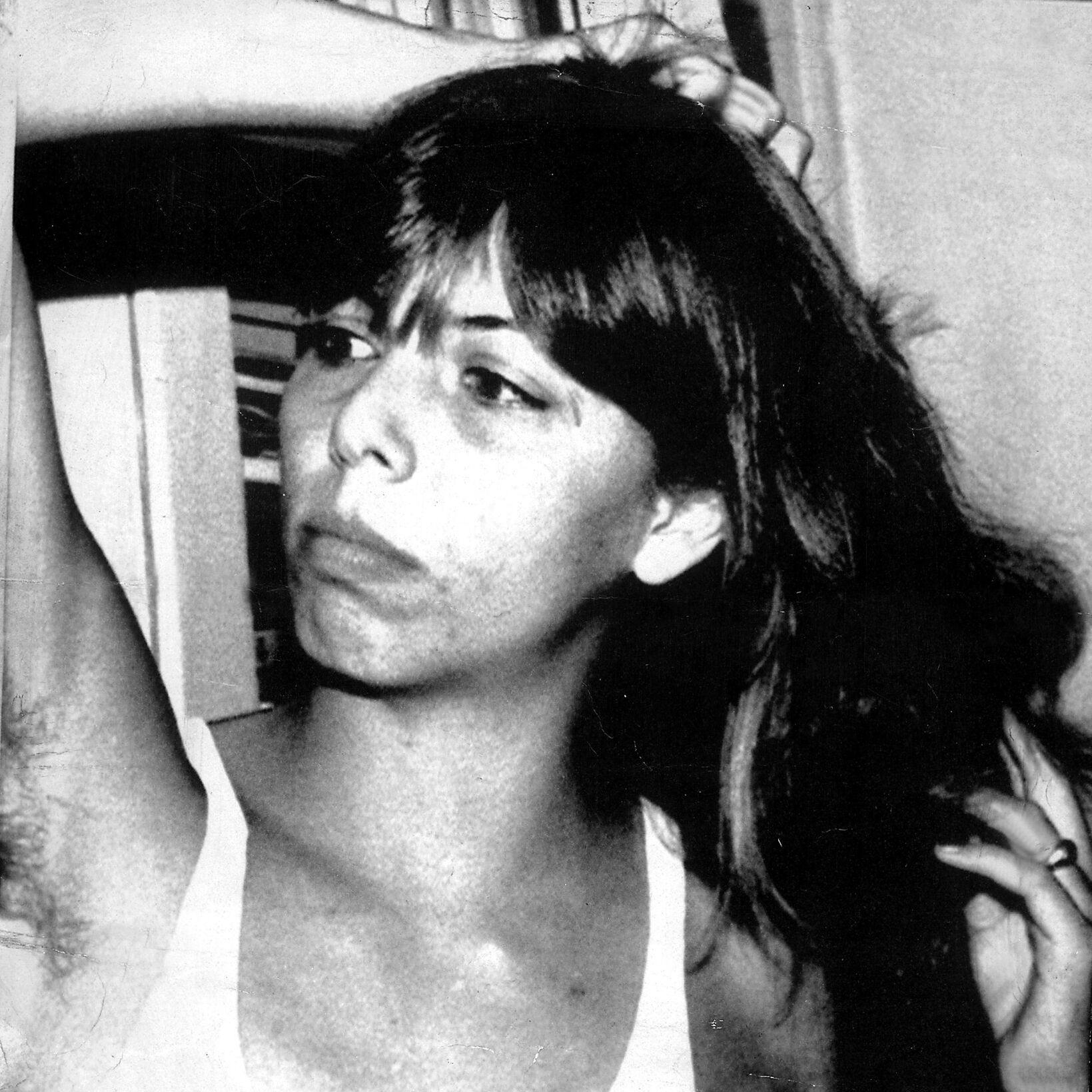 23-årige Hanne With blev dræbt nytårsnat 1989/1990 i sin lejlighed på Fensmarksgade på Nørrebro. Kvinden havde forinden været i byen med sin kæreste, men hun tog hjem for at finde en kunde. Hun arbejdede som sexarbejde og ud fra politiets teori blev hun formentlig dræbt af en kunde.