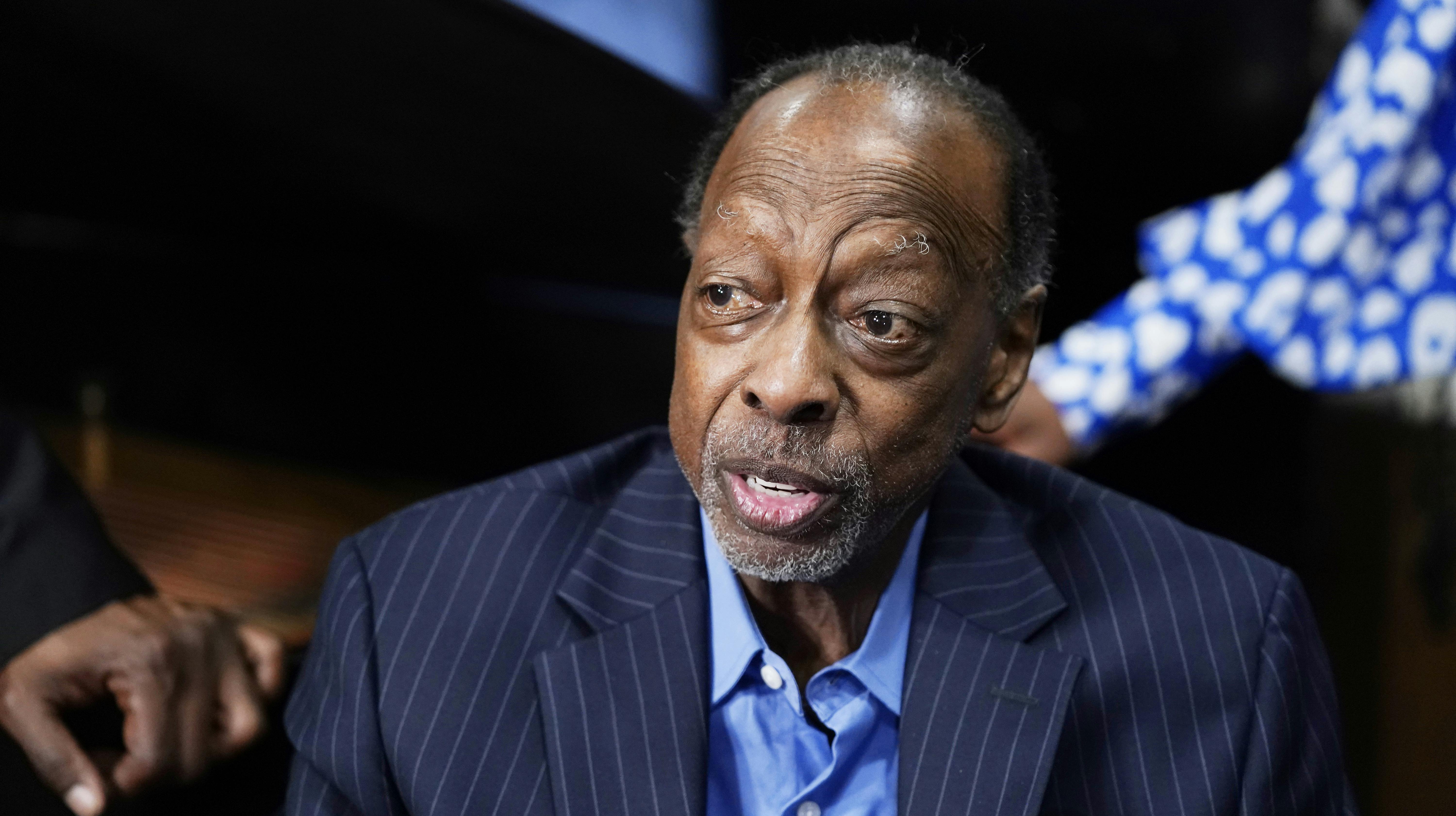 Henry Fambrough var som det sidste overlevende medlem af The Spinners en del af velgørenhedsarrangementet i Motown-studierne i maj.