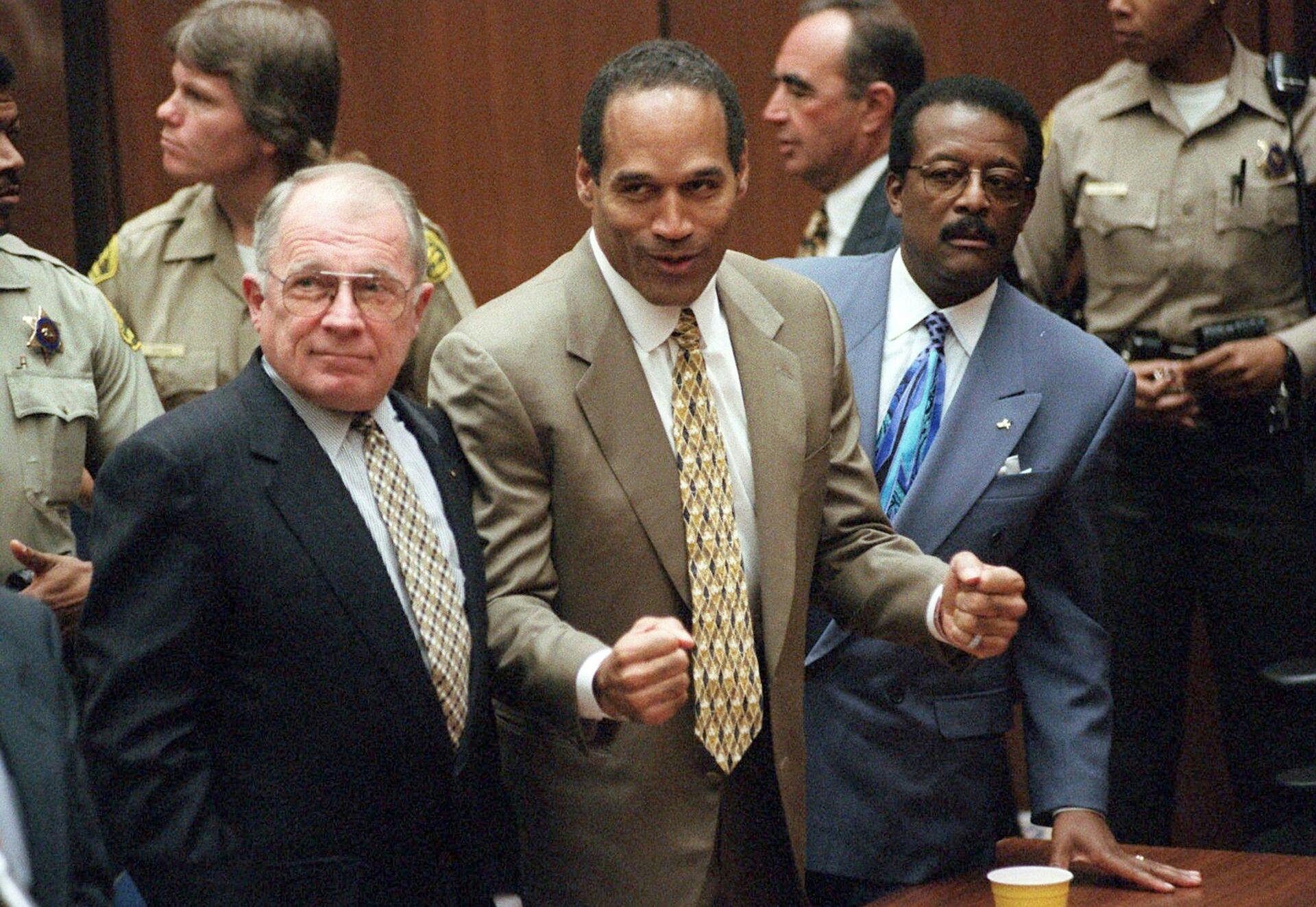 O.J. Simpson under retssagen om mordet på ekskonen Nicole Brown Simpson i 1995.