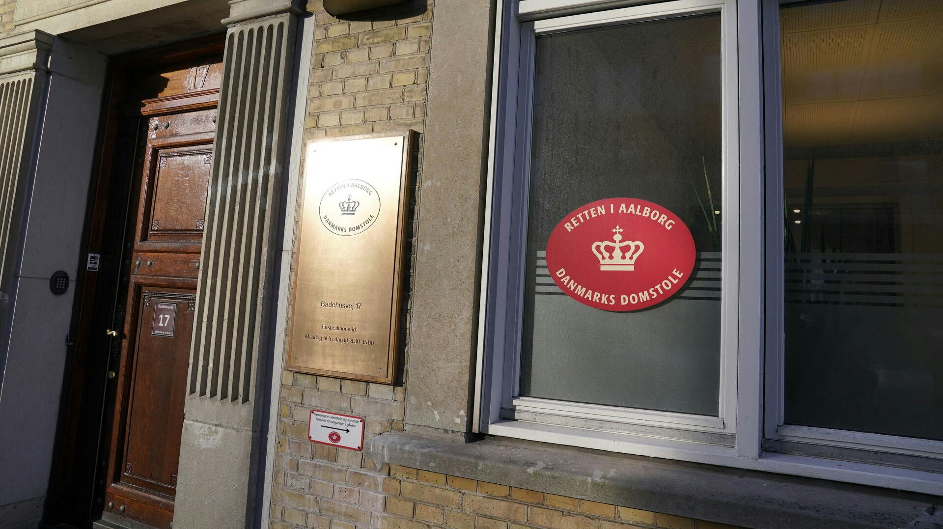 xxx ankommer til retten i Aalborg, torsdag den 10. februar 2022. To mænd, der er anholdt for drab på Mia Skadhauge Stevn, fremstilles i grundlovsforhør.