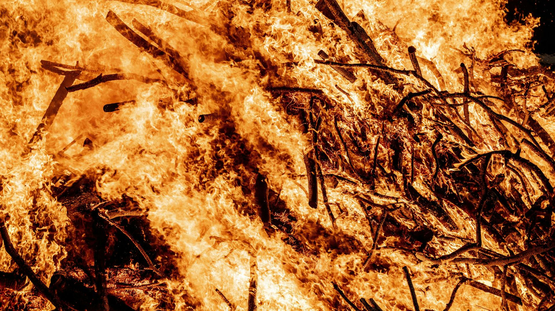 En brand har ødelagt designmøbler for over en million kroner. 