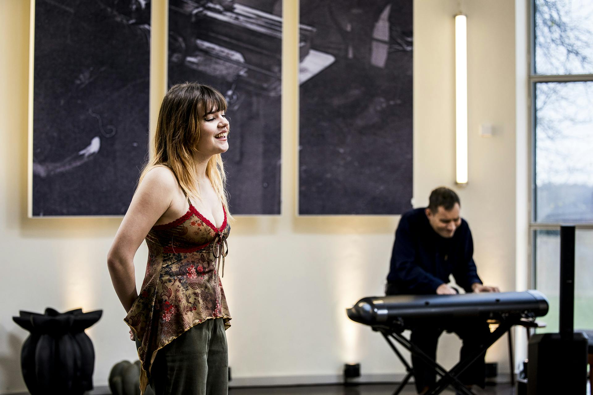 Blachman elskede måden, som Ea så ud på, da hun sang. Det var en "hel legetøjsfabrik, som spytter alle mulige tandhjul ud", men alligevel ikke nok, til at komme med til liveshows.