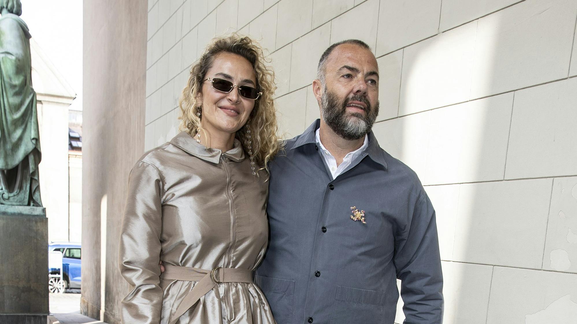 I efteråret var Bo Bech og Yasmin Kazemi til Julie Zangenberg og Andreas Baghs bryllup – nu skal de selv til at planlægge deres eget.