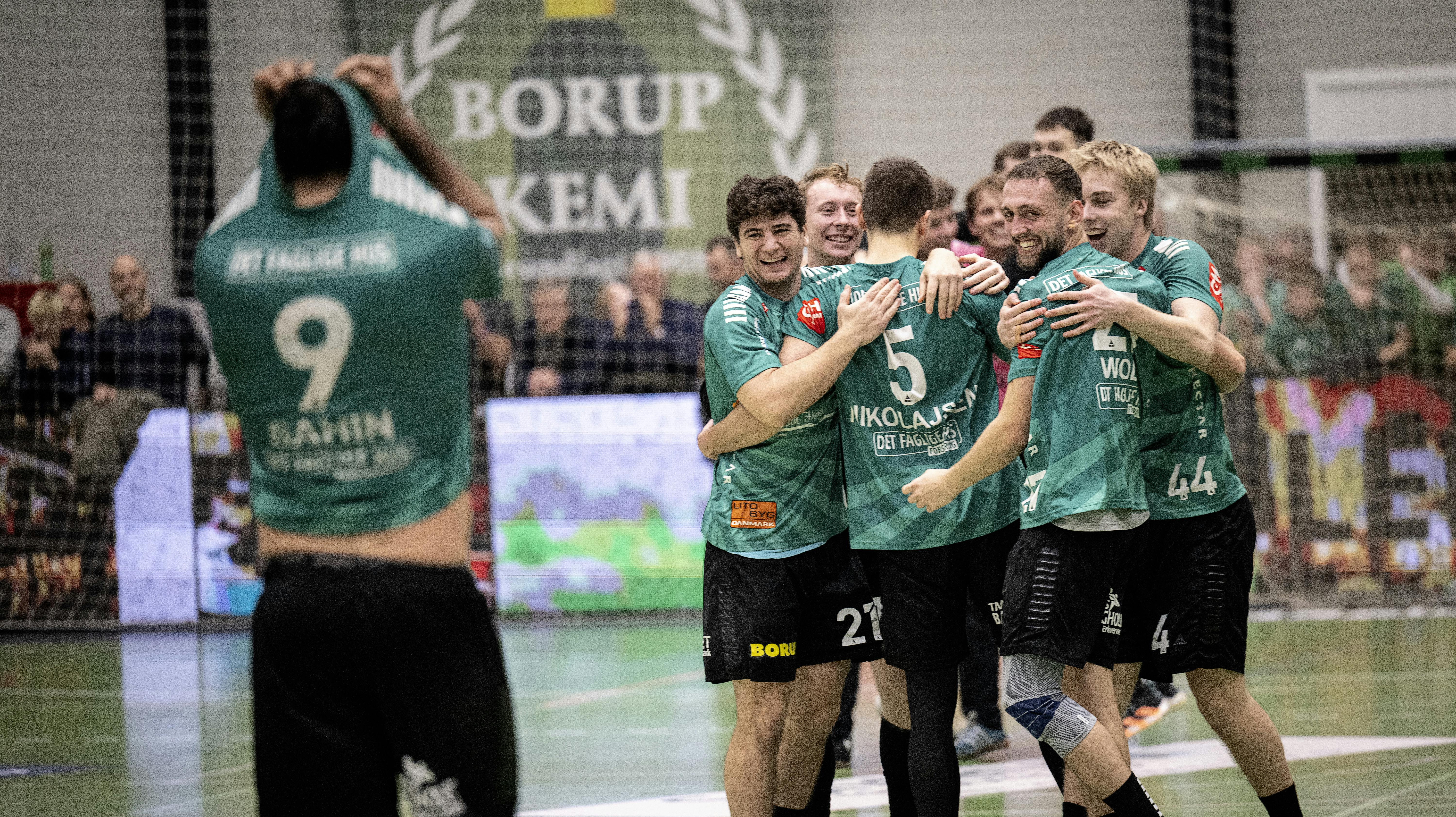 Ringsted vinder og jubler . Herrehåndboldkampen mellem TMS Ringsted og Aalborg Håndbold i Ringsted Hallerne lørdag den 16. december 2023.. (Foto: Nils Meilvang/Ritzau Scanpix)